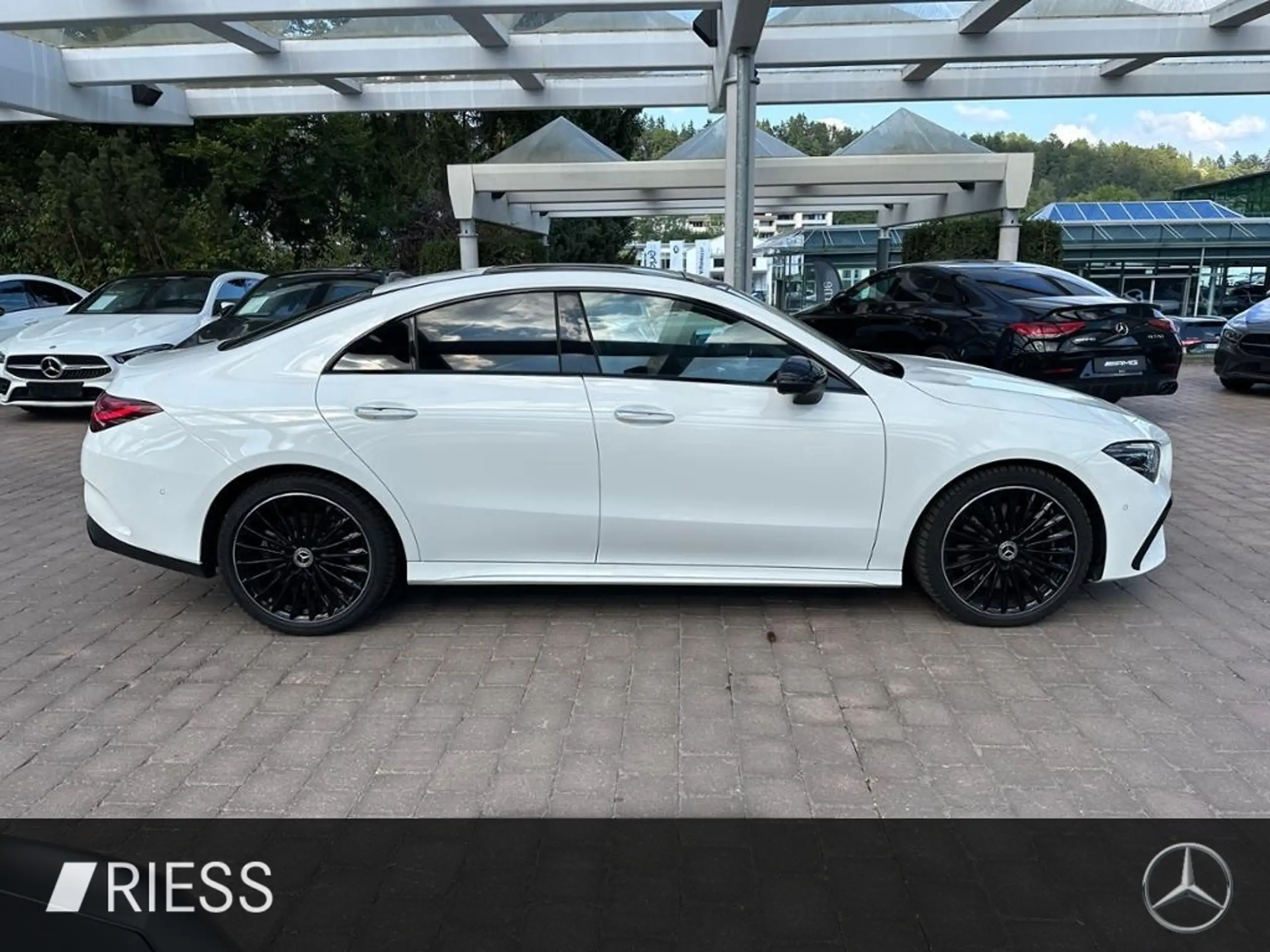 Mercedes-Benz - CLA 220