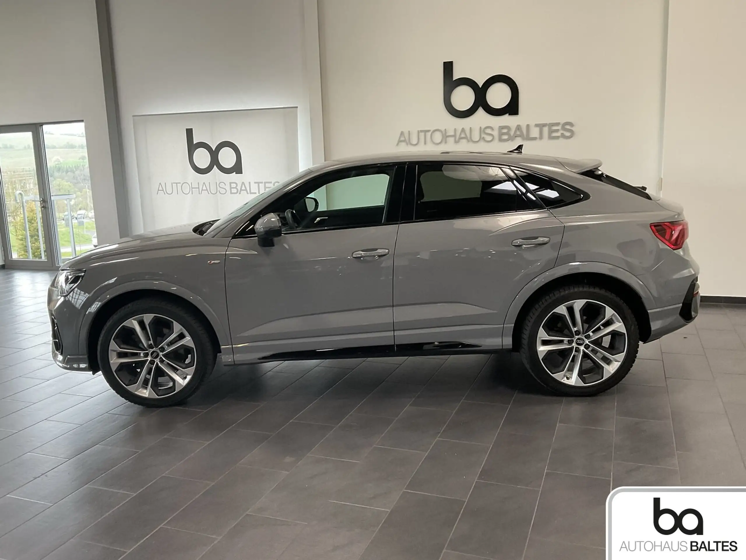 Audi - Q3