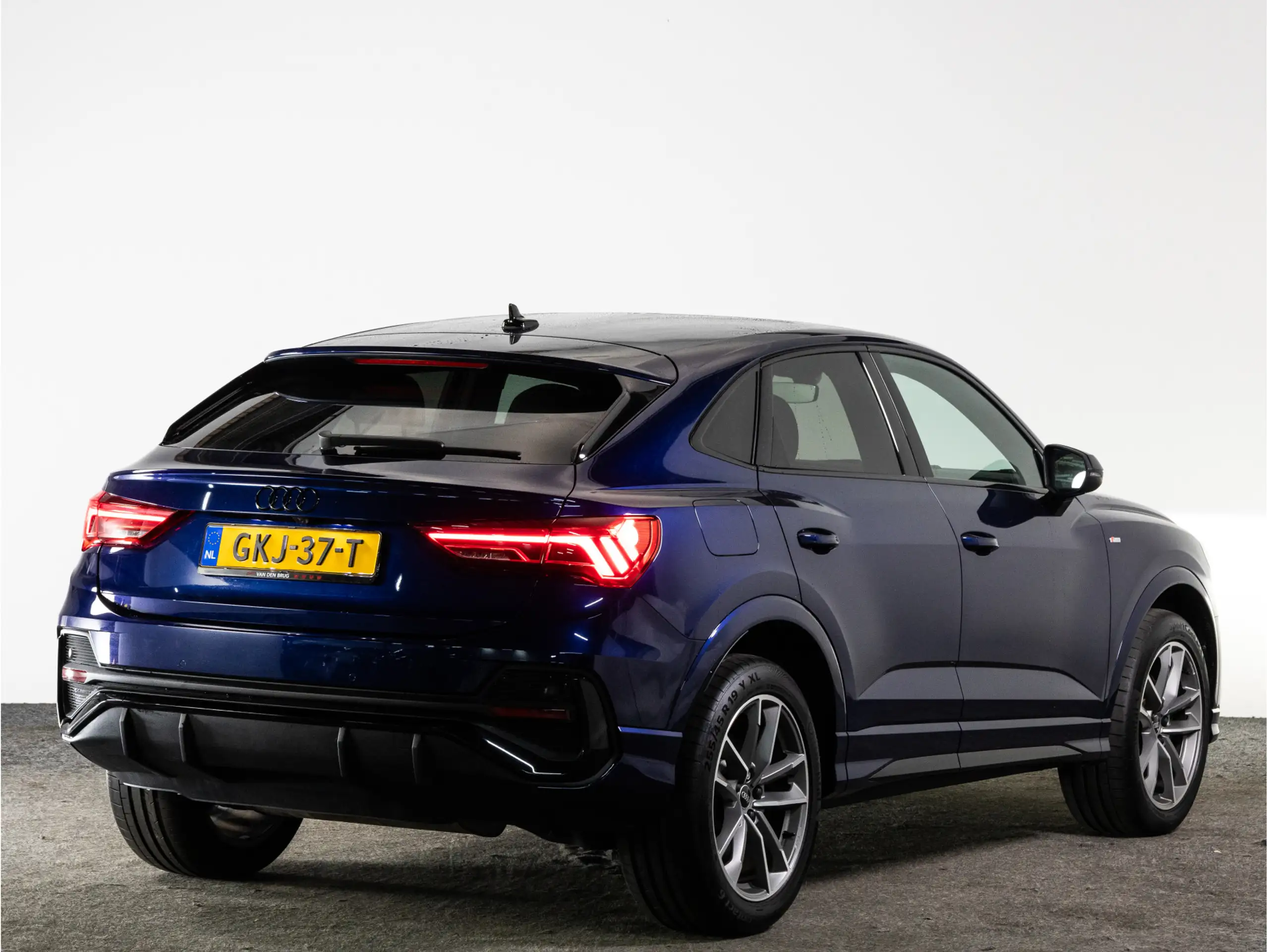 Audi - Q3