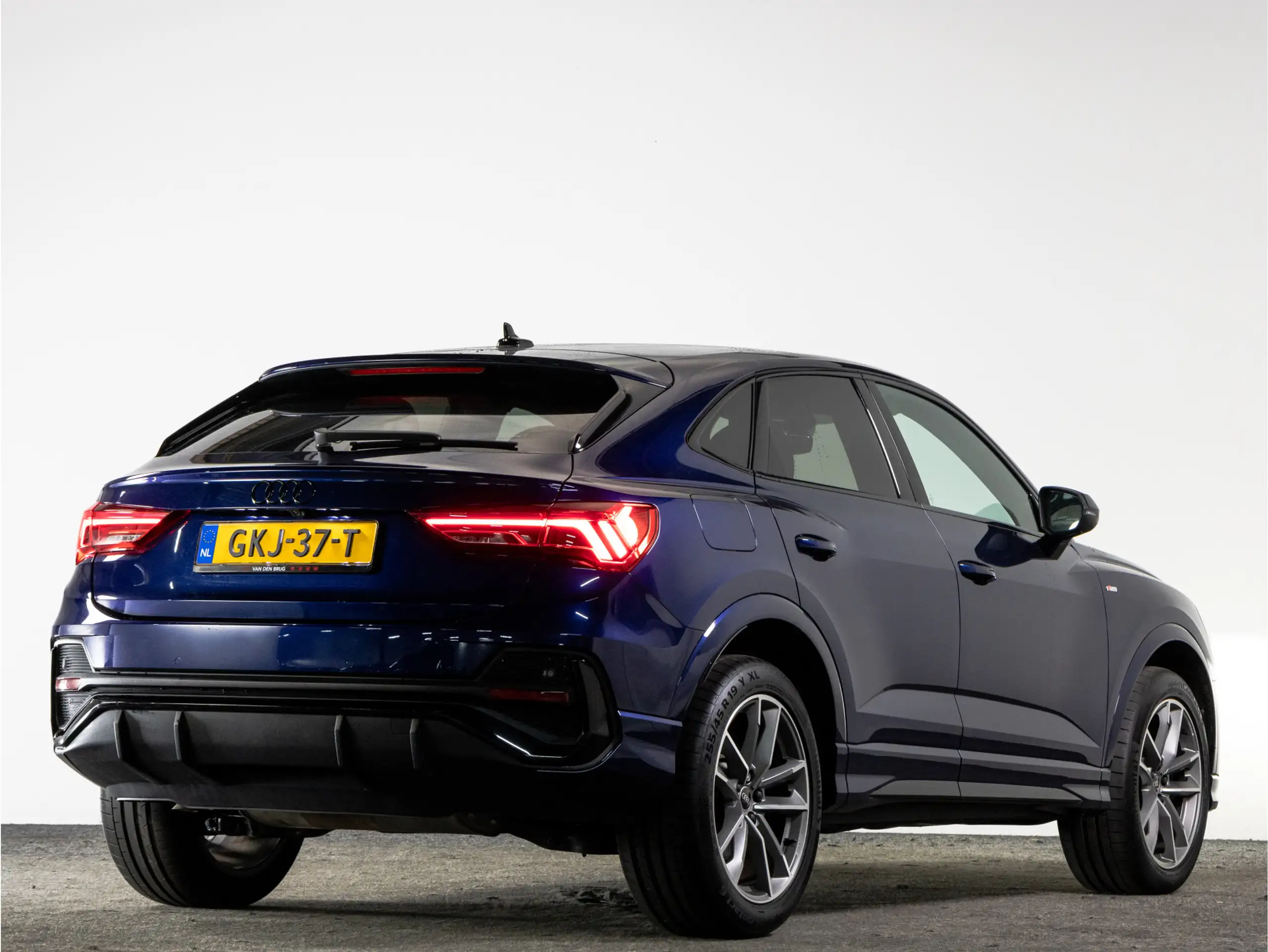 Audi - Q3