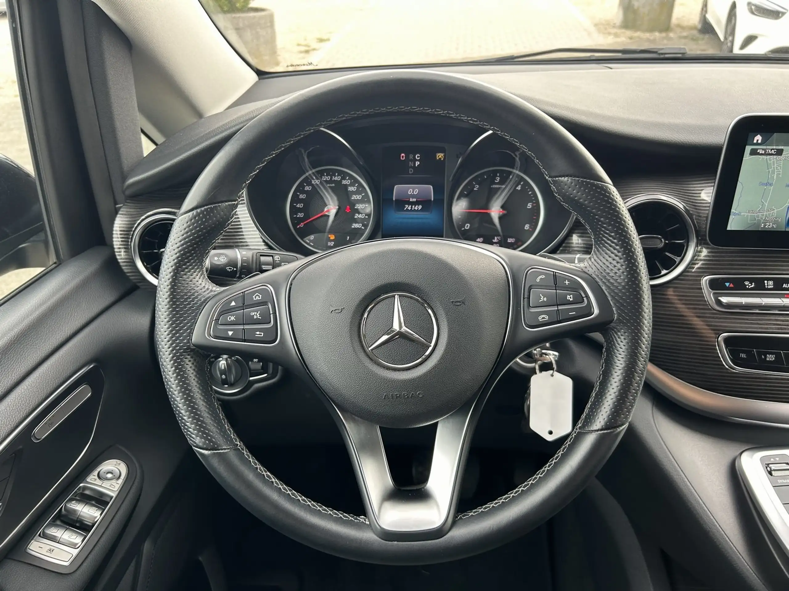 Mercedes-Benz - V 220