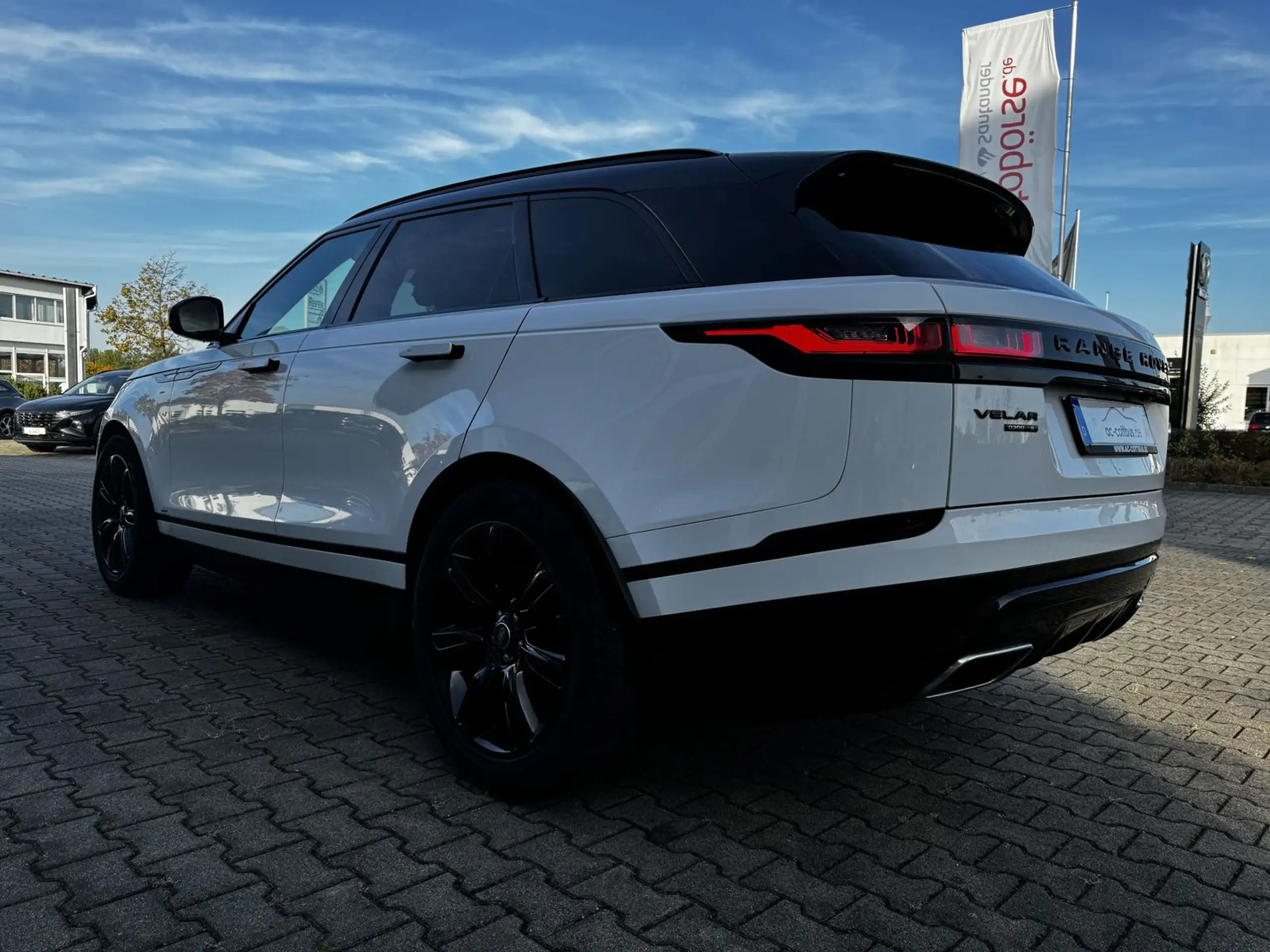 Land Rover - Range Rover Velar