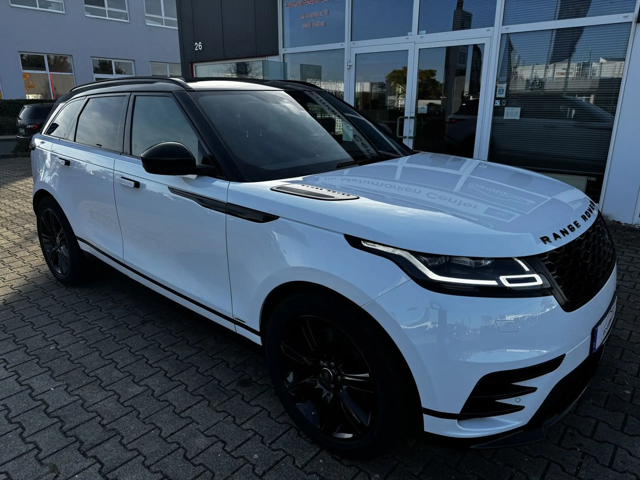 Land Rover - Range Rover Velar