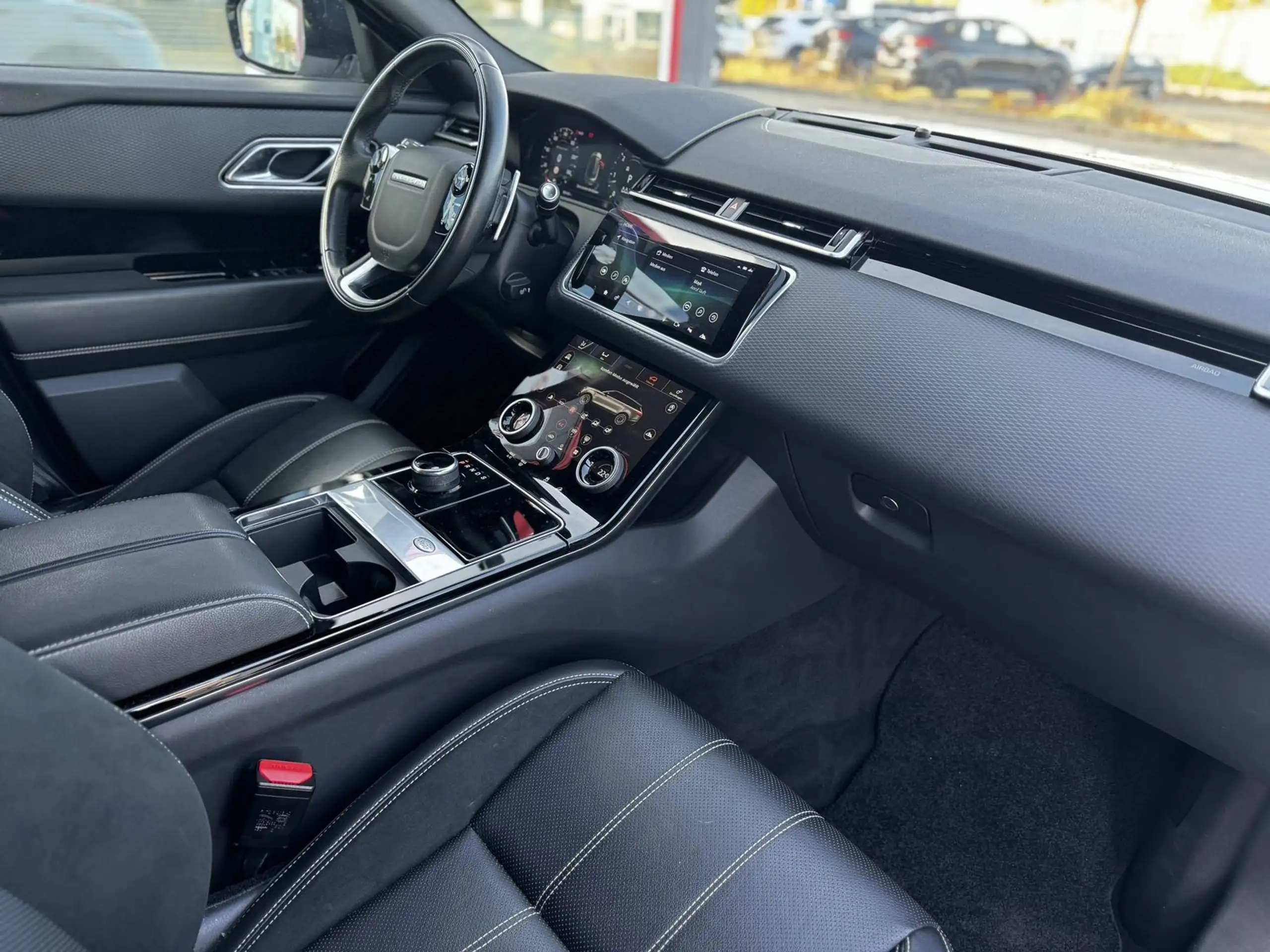 Land Rover - Range Rover Velar