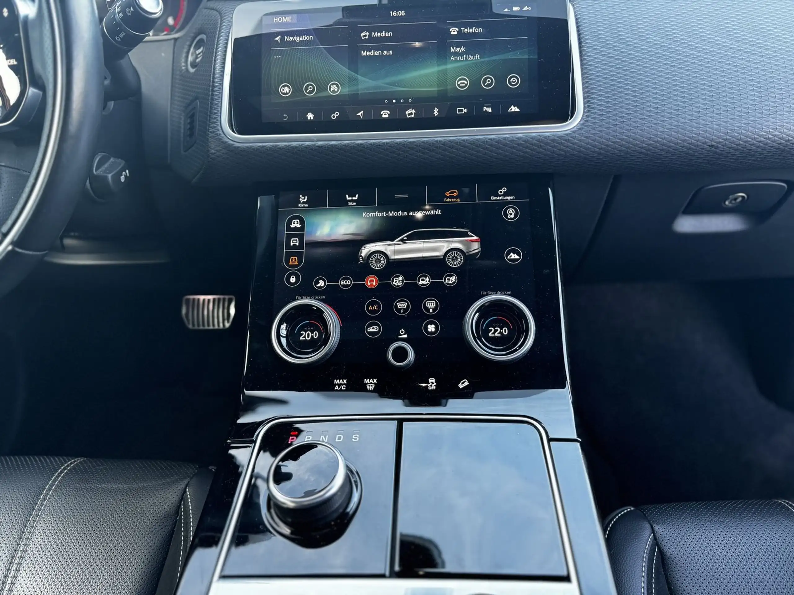 Land Rover - Range Rover Velar