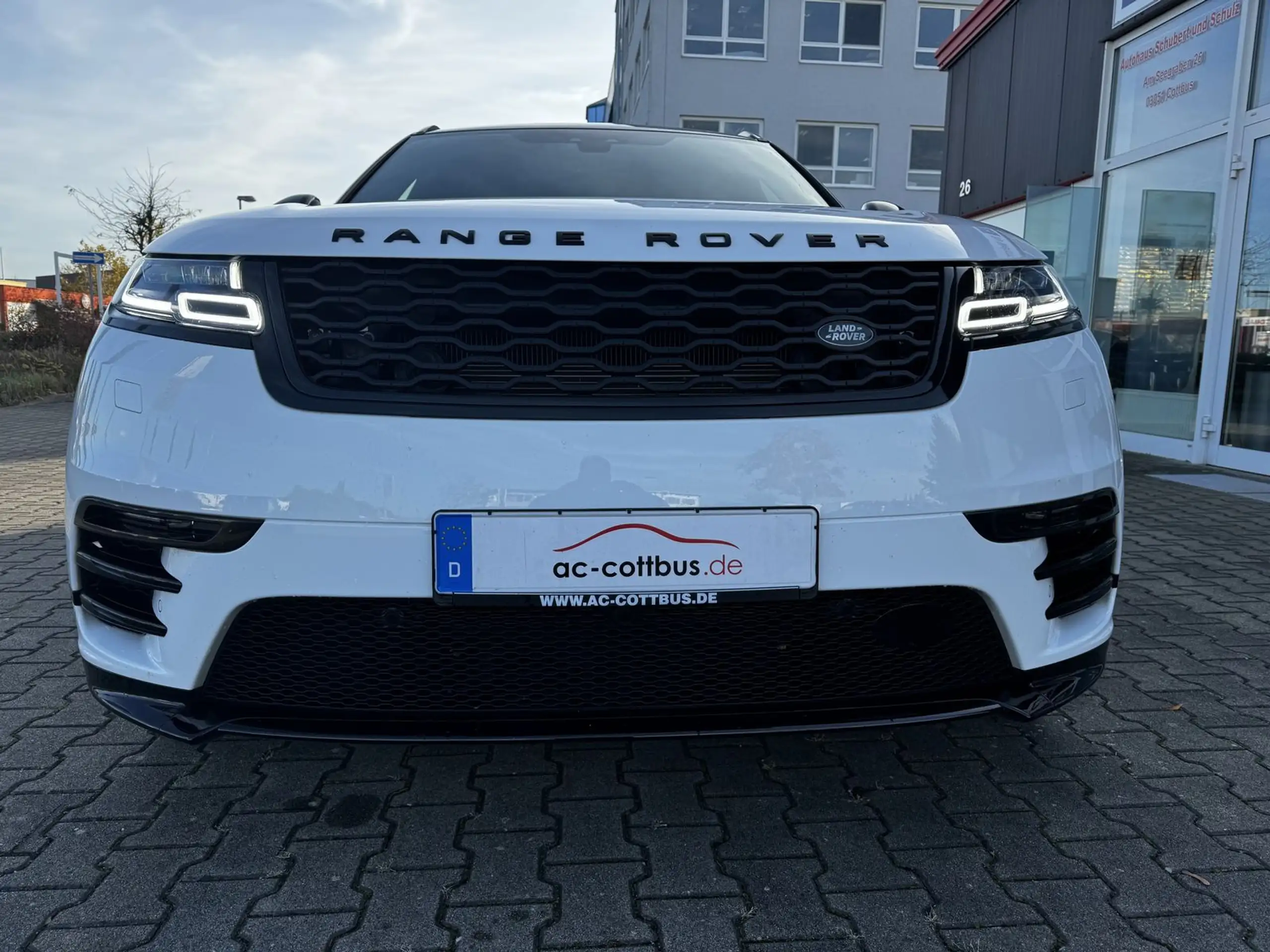 Land Rover - Range Rover Velar