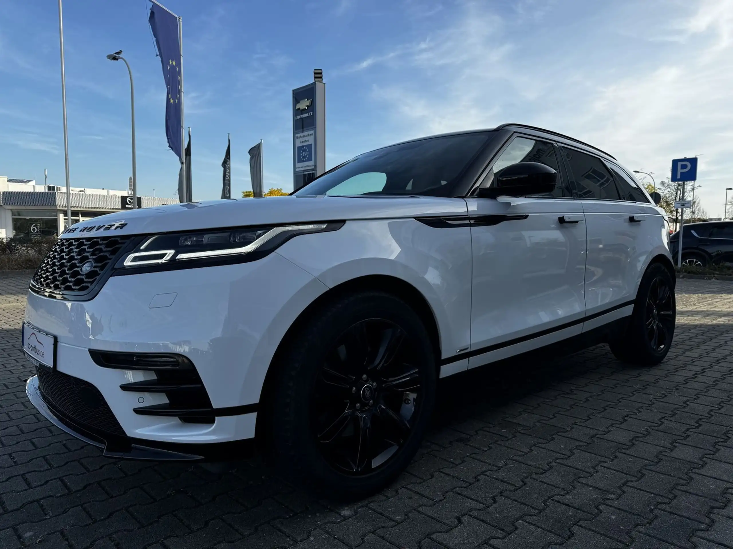 Land Rover - Range Rover Velar