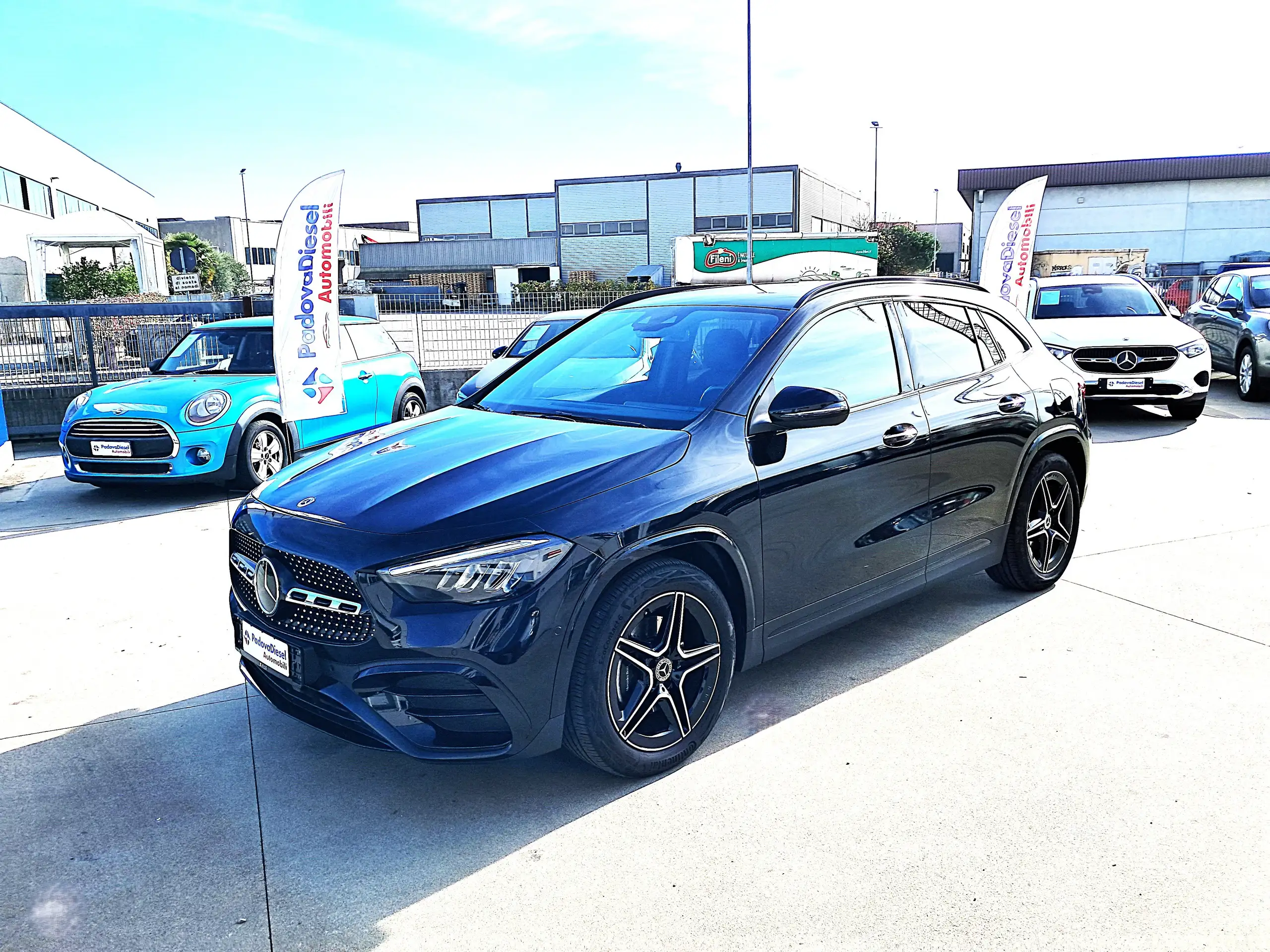 Mercedes-Benz - GLA 220