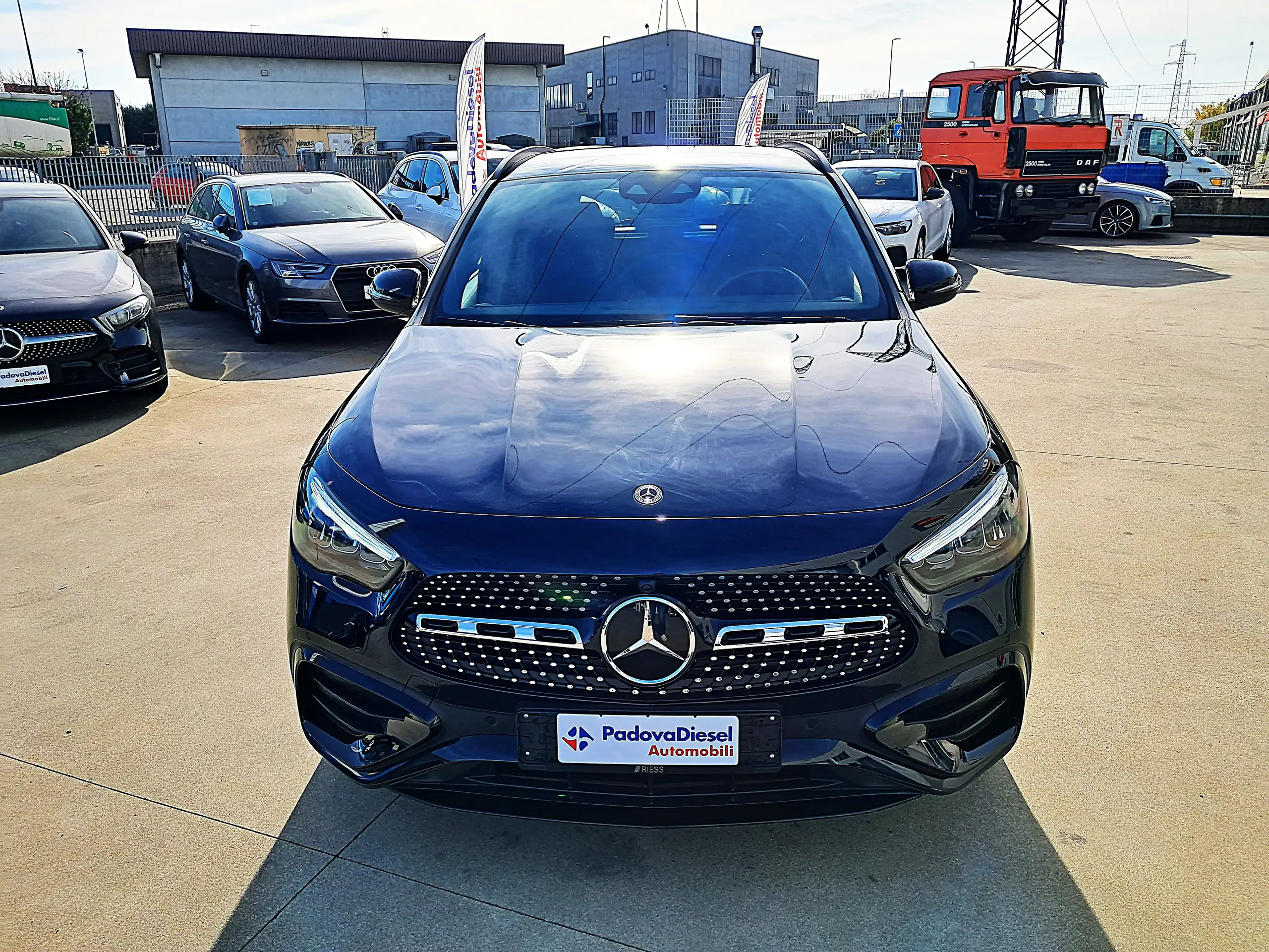 Mercedes-Benz - GLA 220