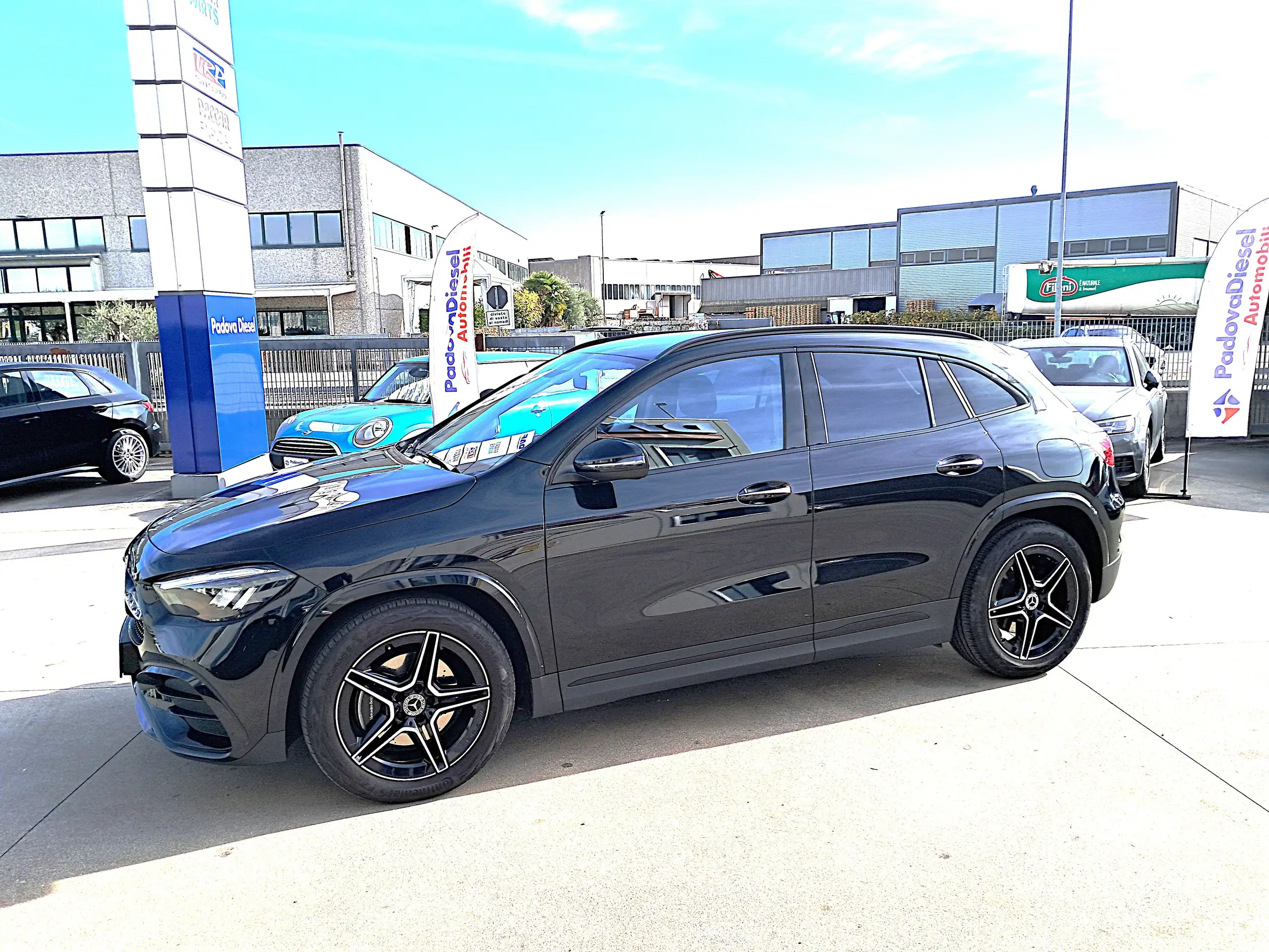 Mercedes-Benz - GLA 220