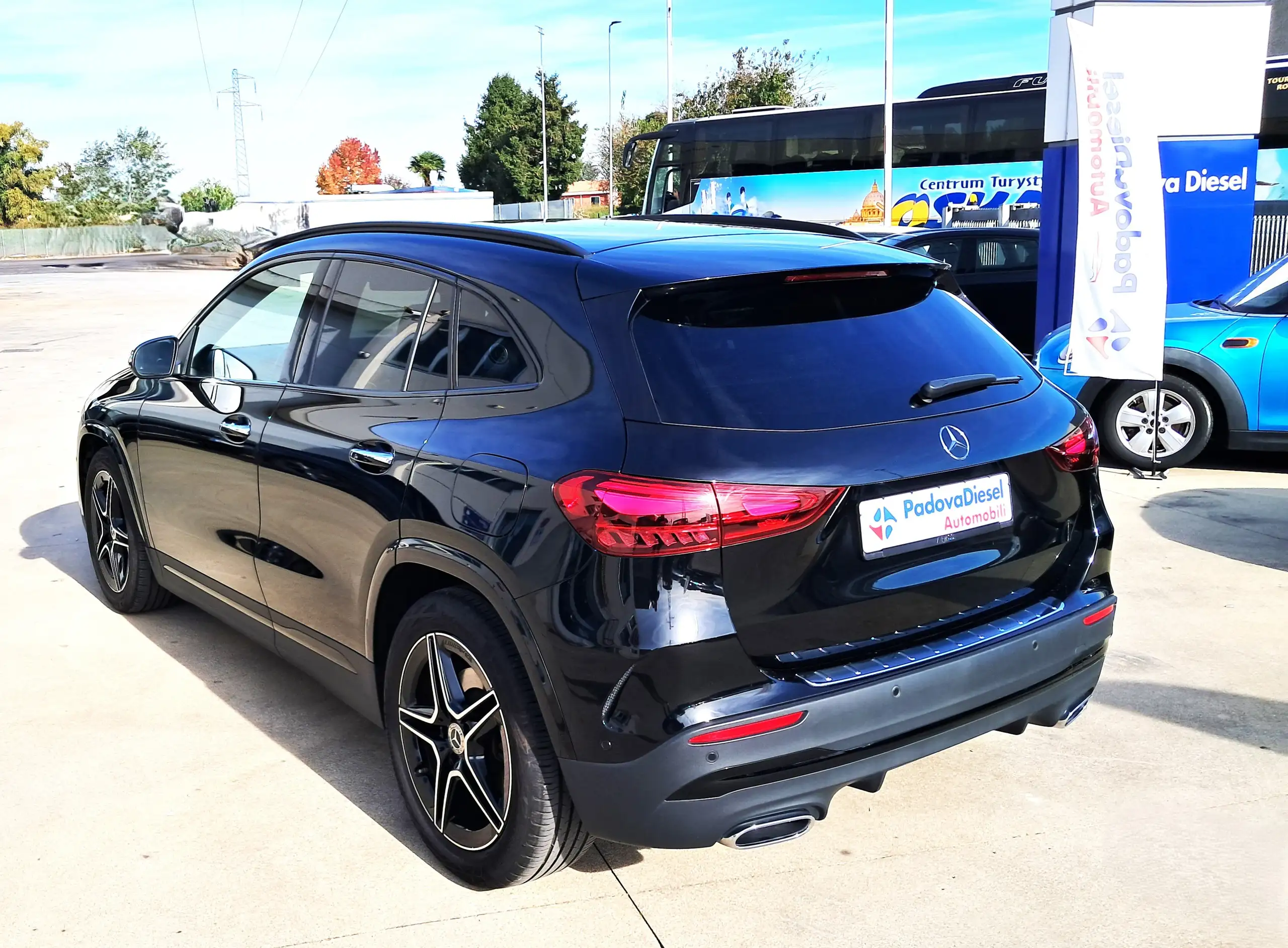 Mercedes-Benz - GLA 220