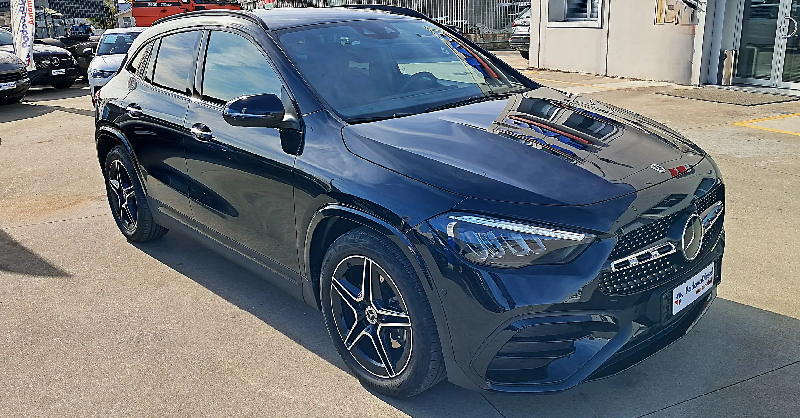 Mercedes-Benz - GLA 220