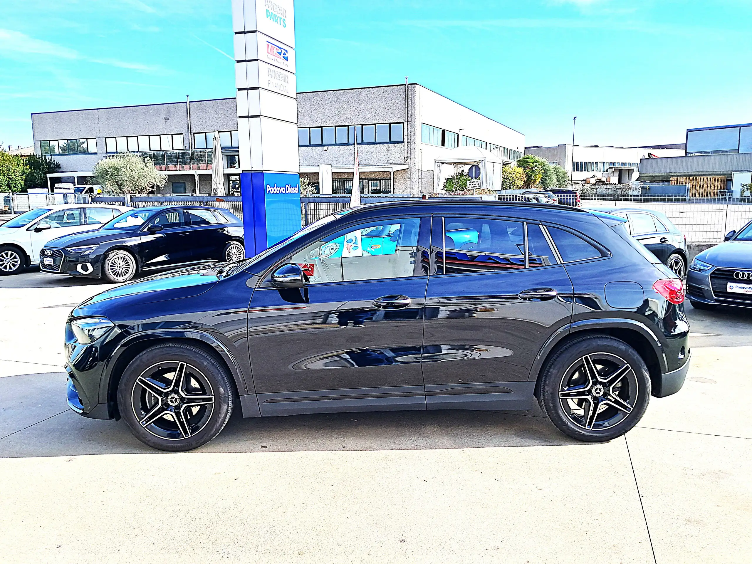 Mercedes-Benz - GLA 220