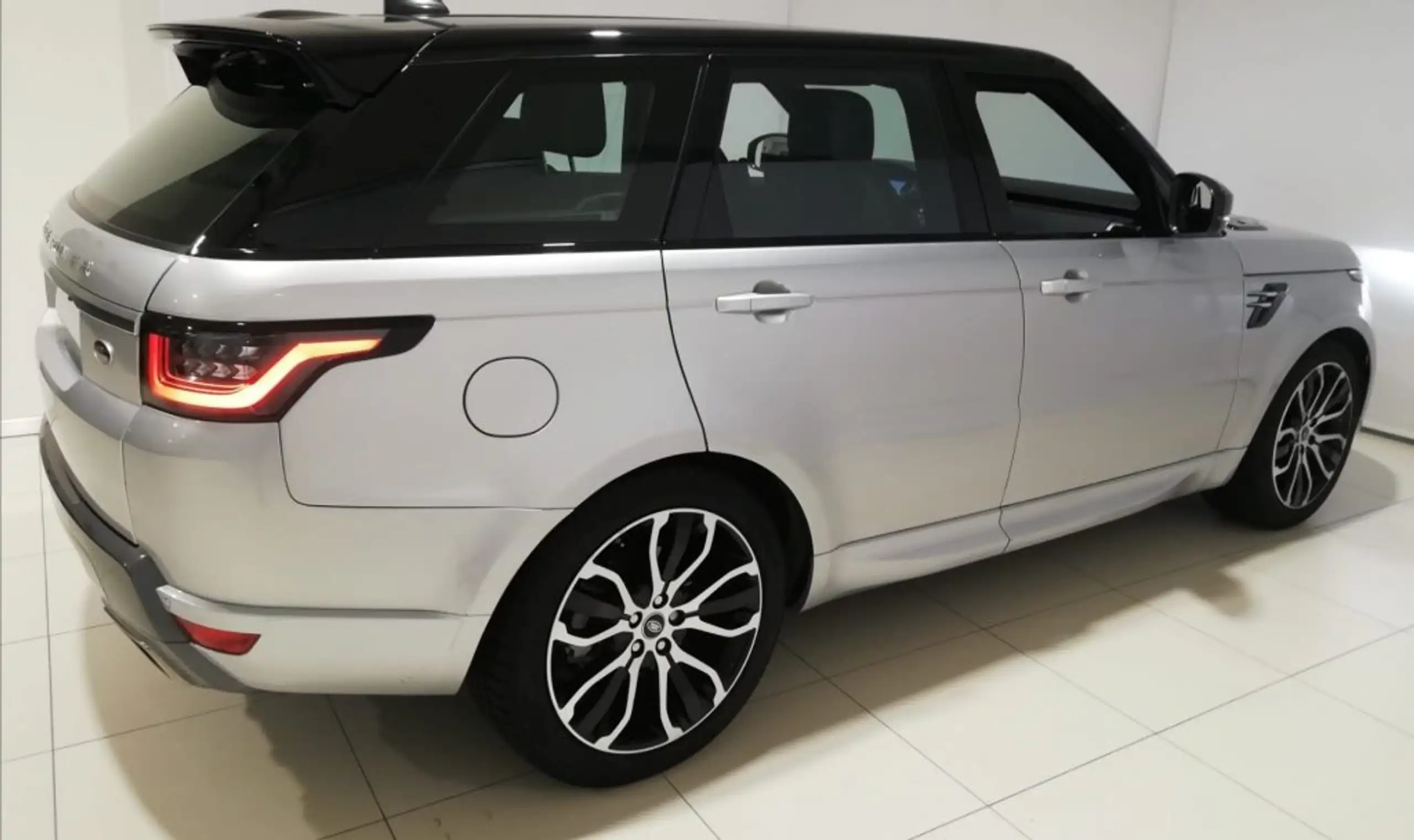 Land Rover - Range Rover Sport