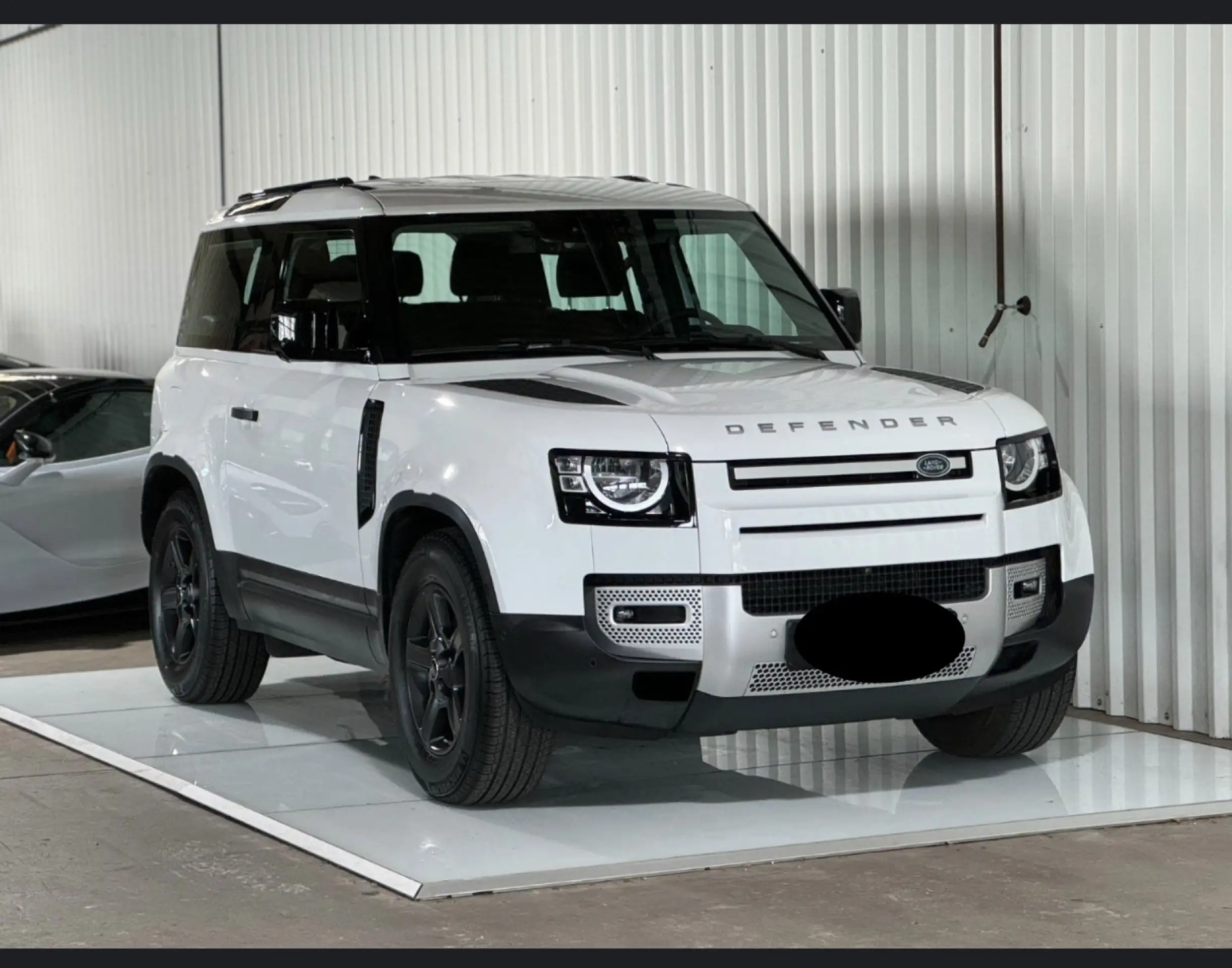 Land Rover Defender 2021