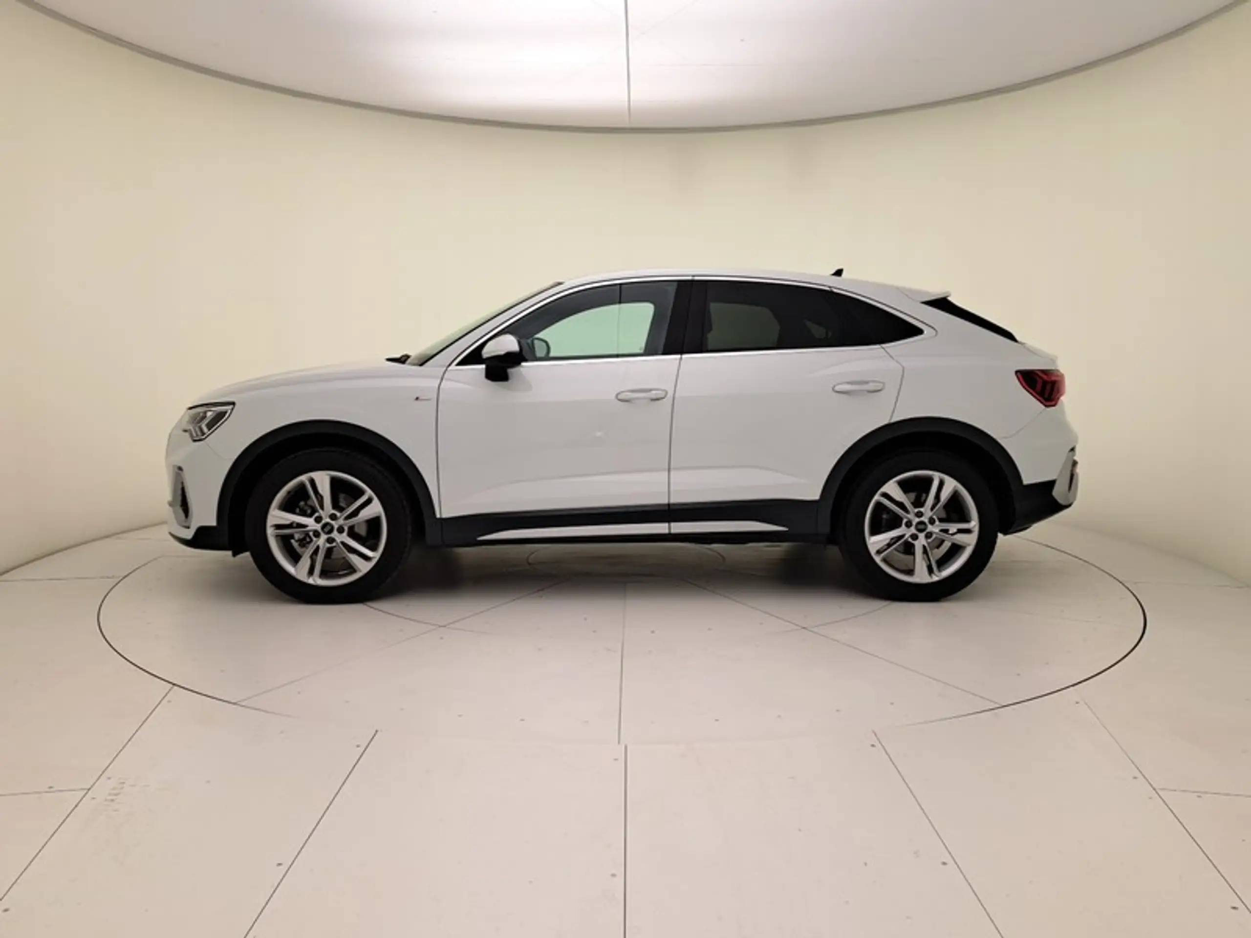 Audi - Q3