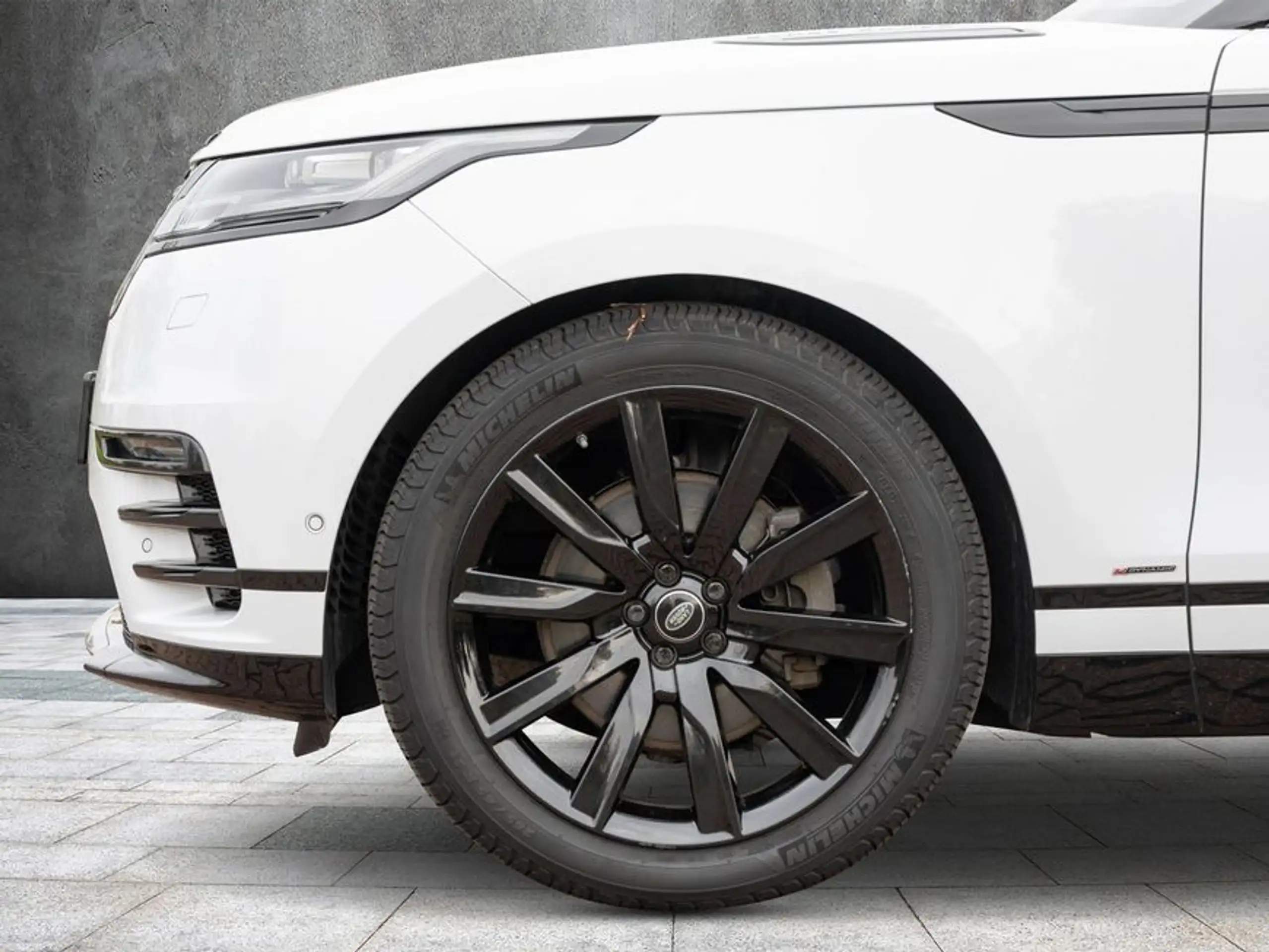 Land Rover - Range Rover Velar