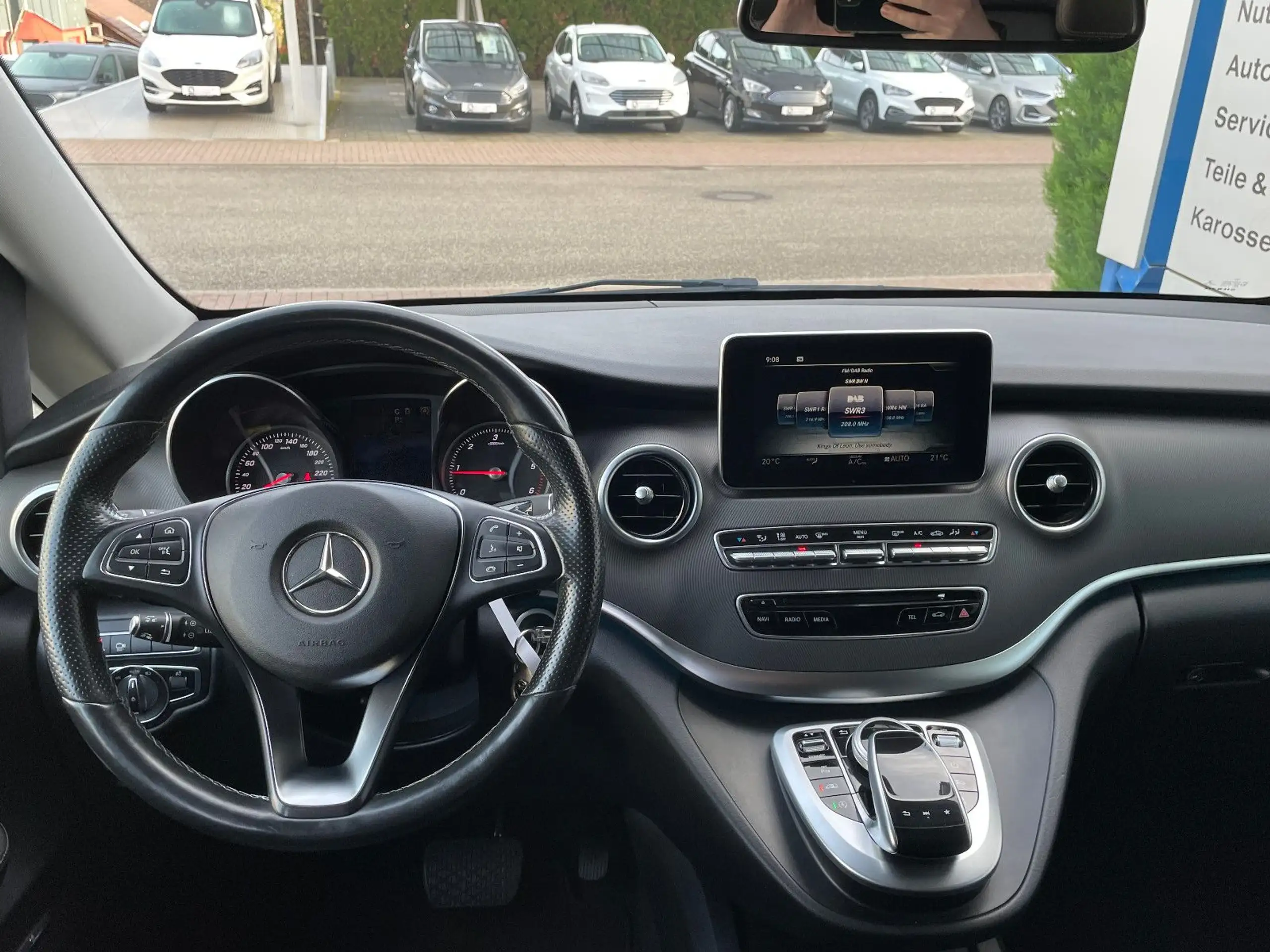 Mercedes-Benz - V 220