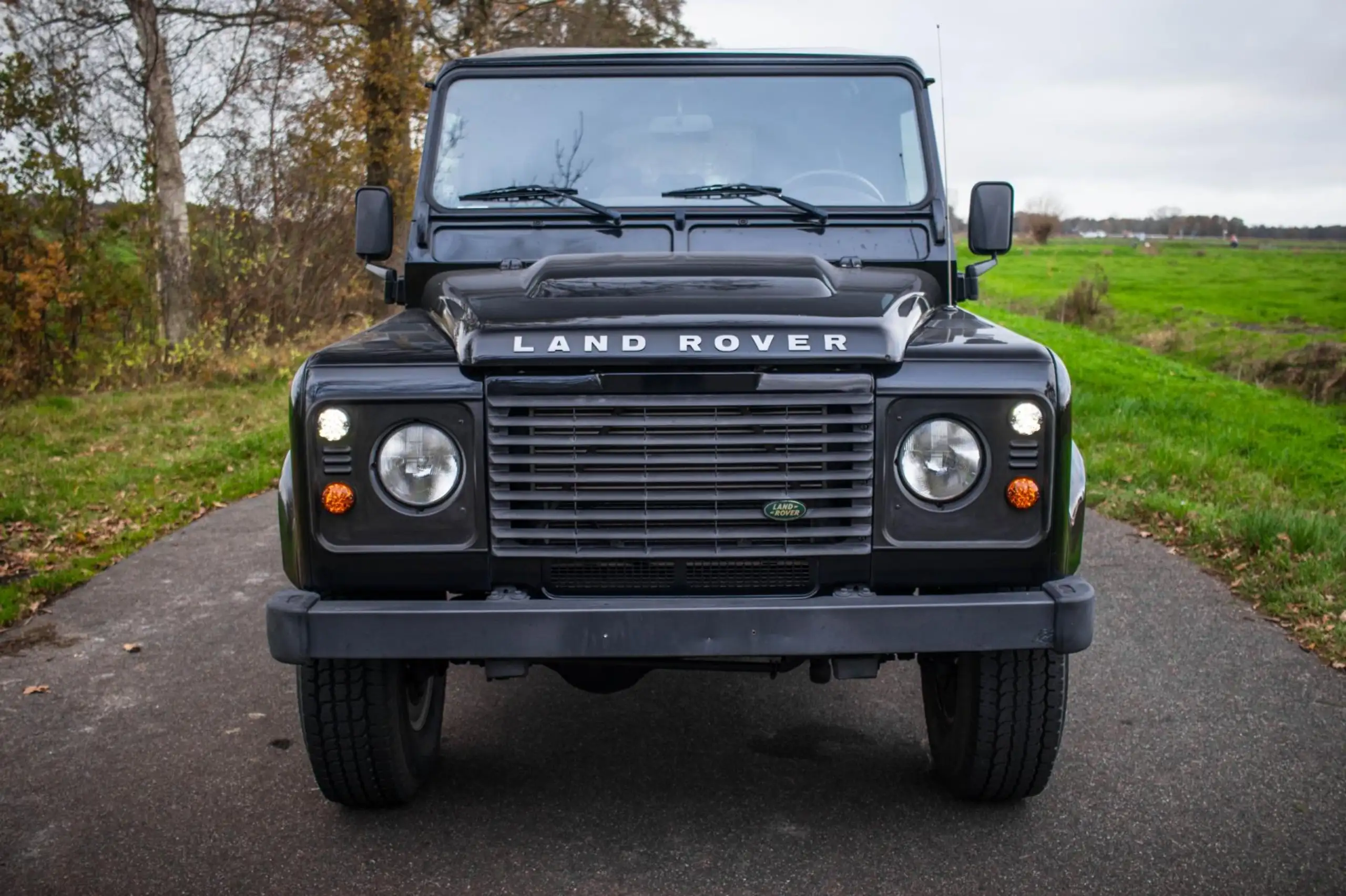 Land Rover - Defender