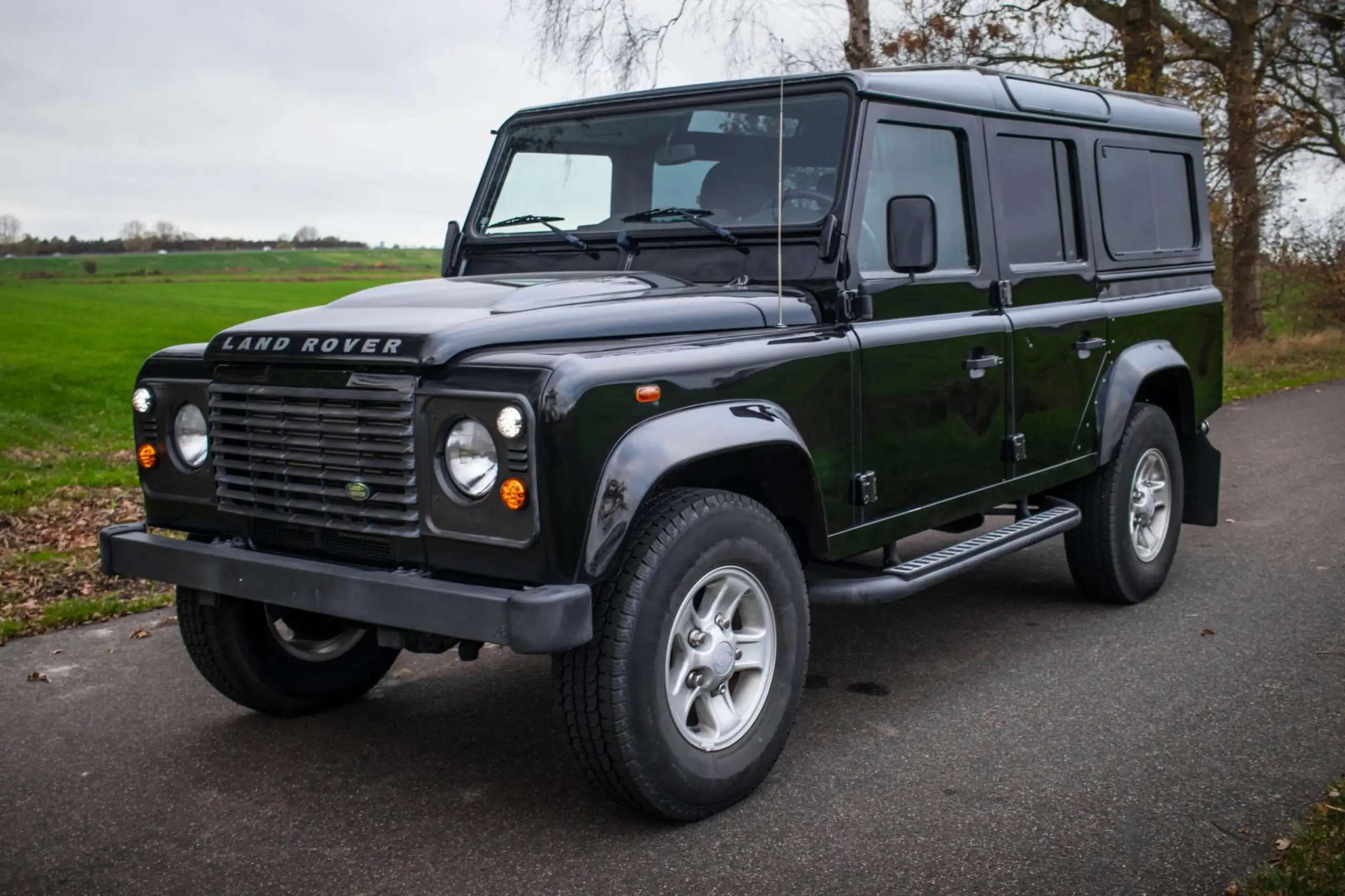 Land Rover - Defender