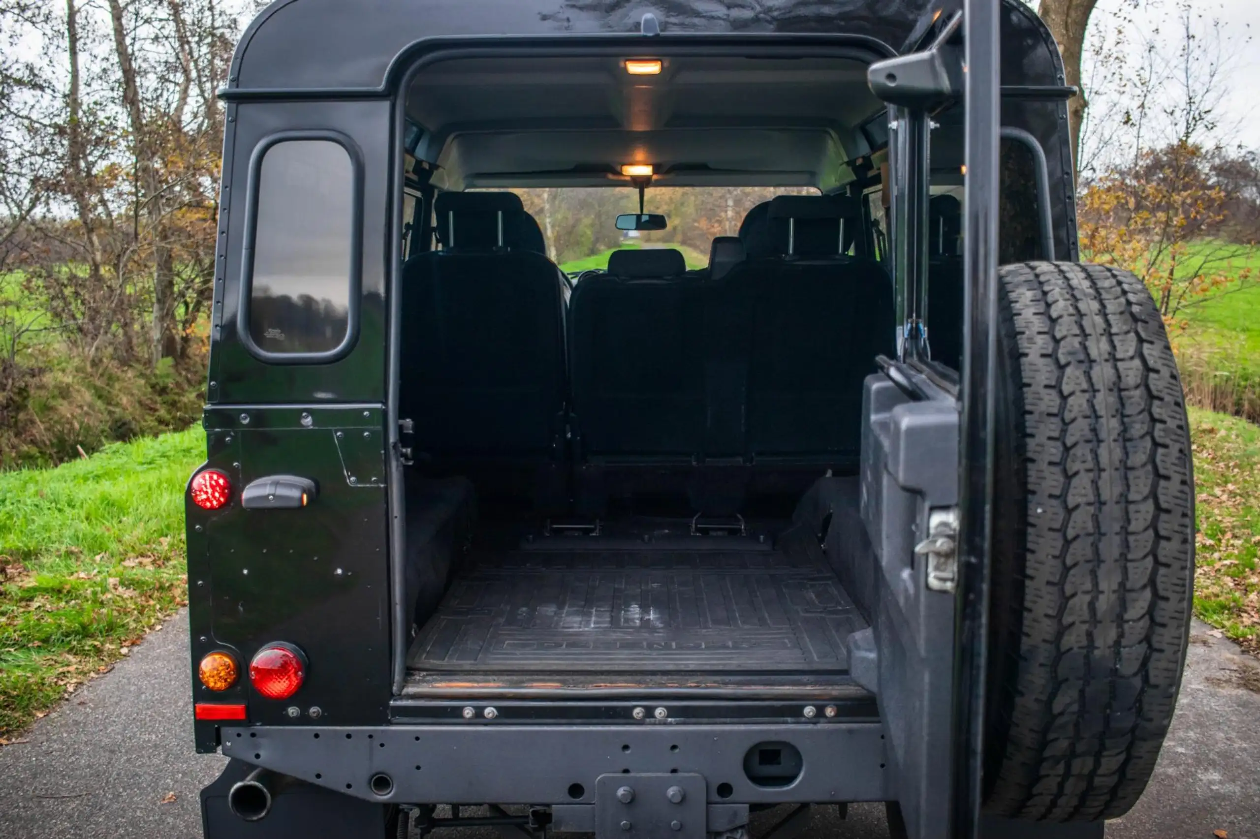 Land Rover - Defender