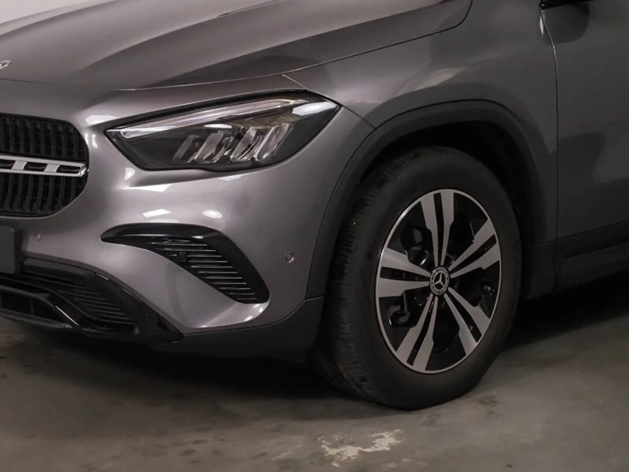 Mercedes-Benz - GLA 220