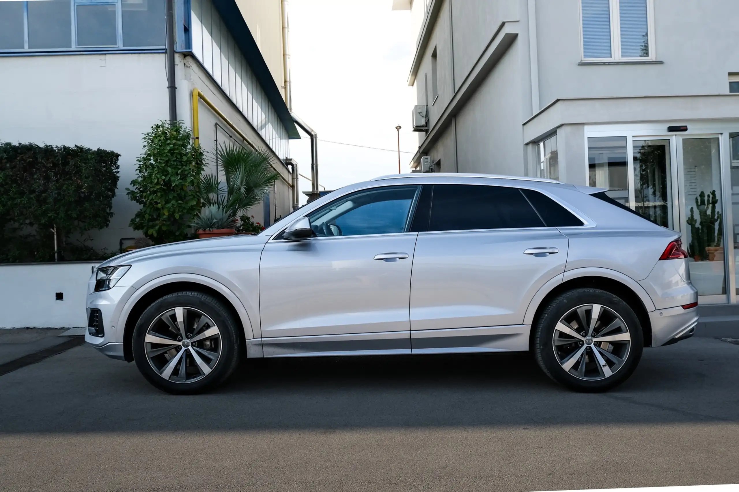 Audi - Q8