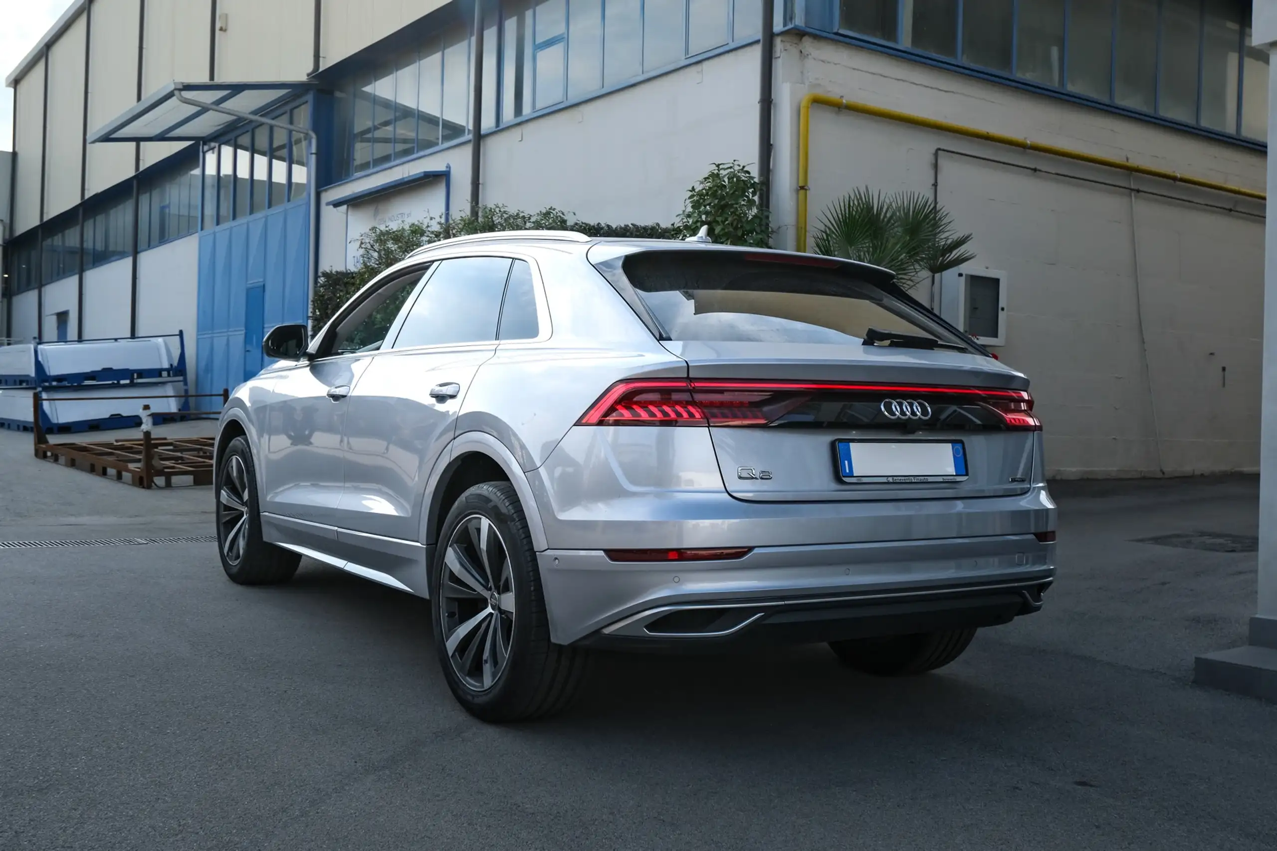 Audi - Q8