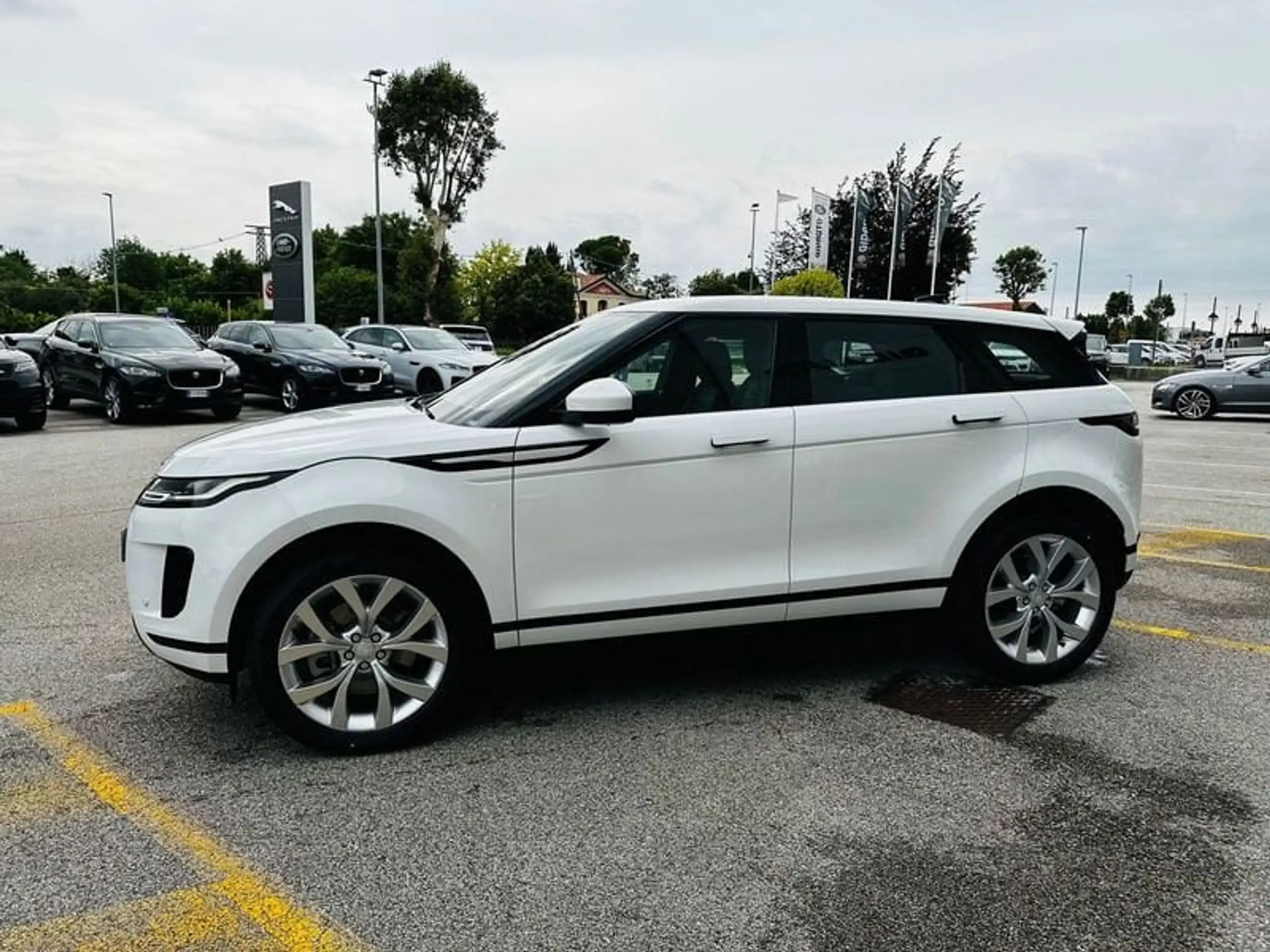 Land Rover - Range Rover Evoque