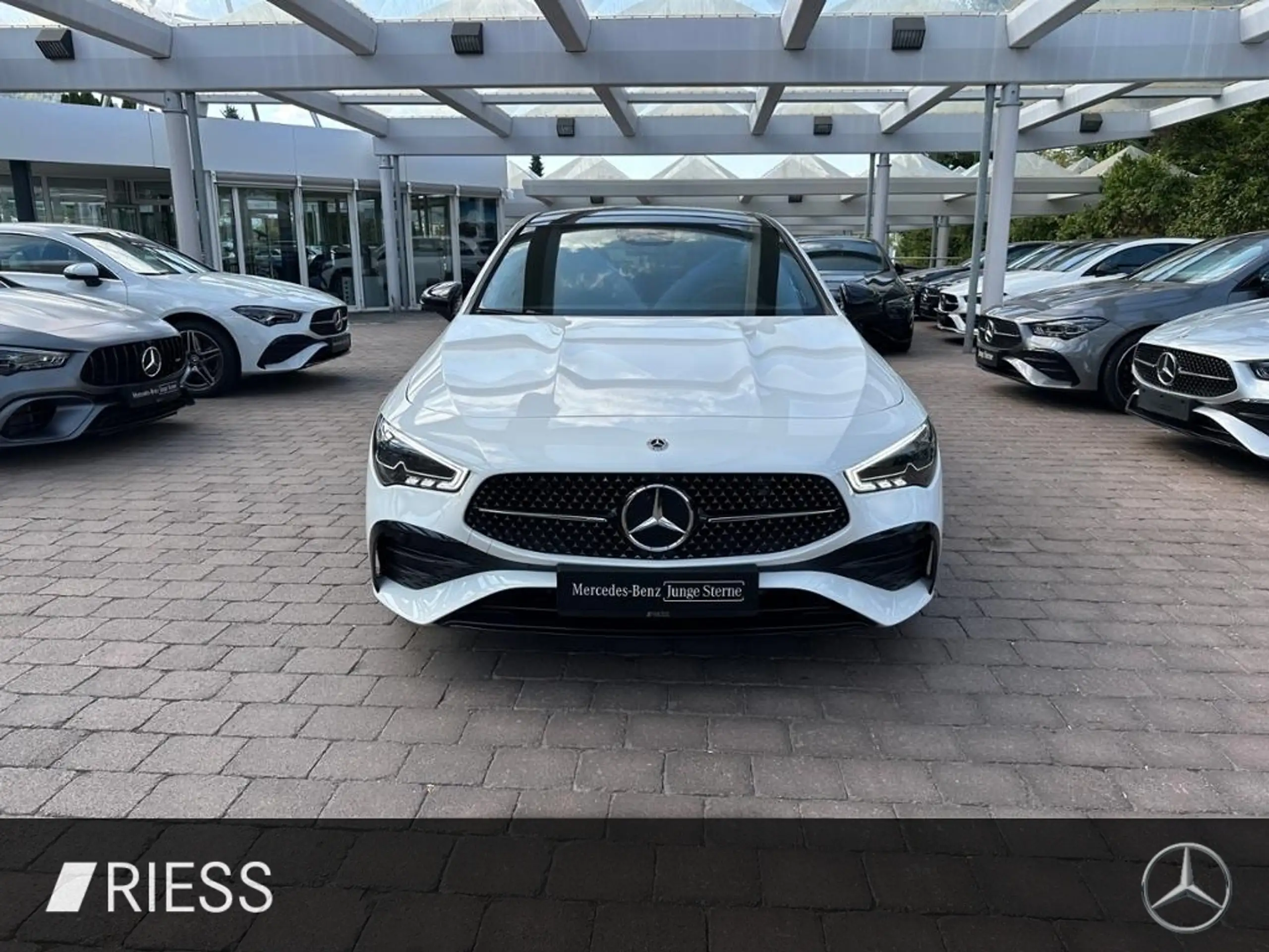 Mercedes-Benz - CLA 220