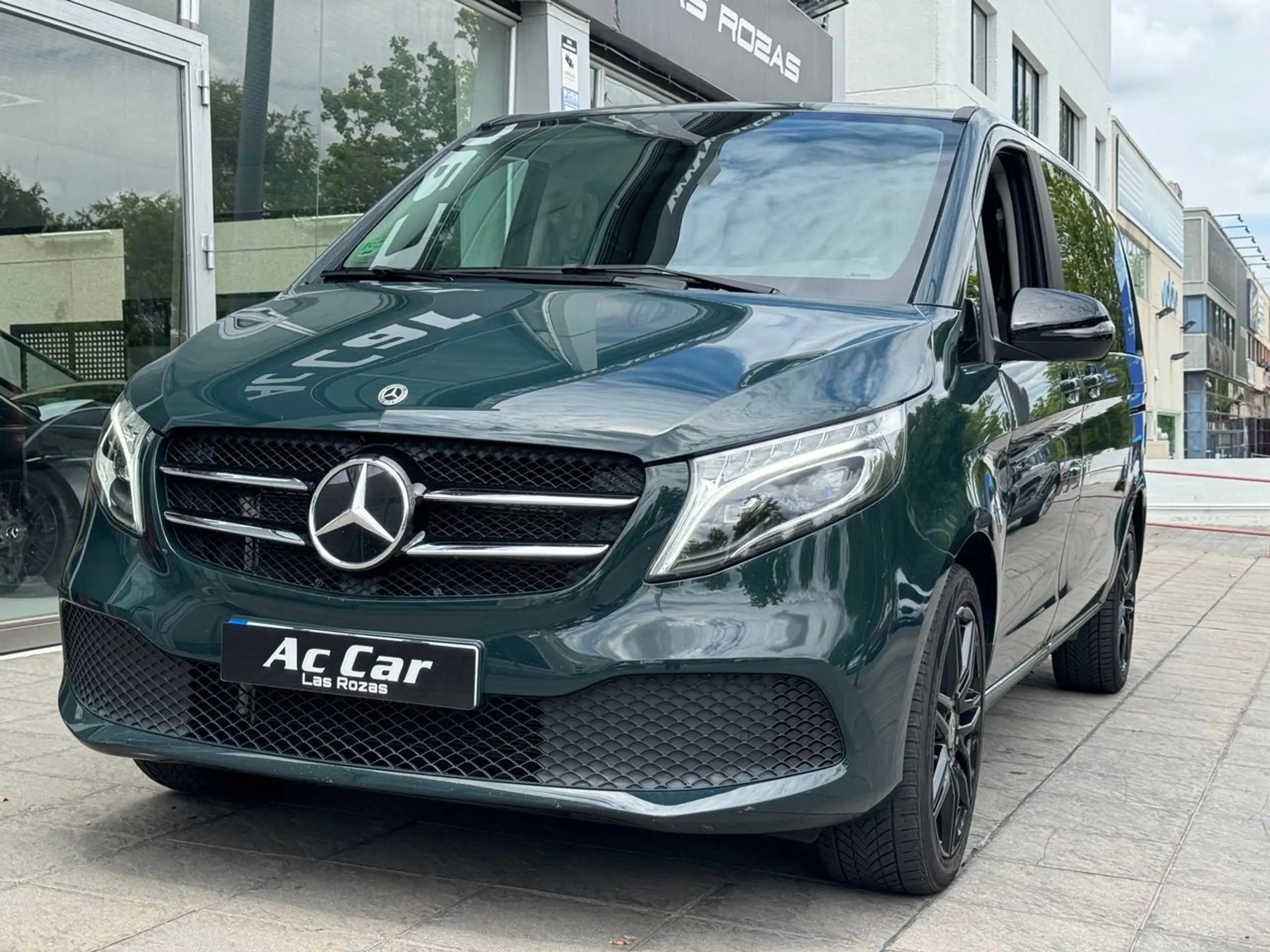 Mercedes-Benz - V