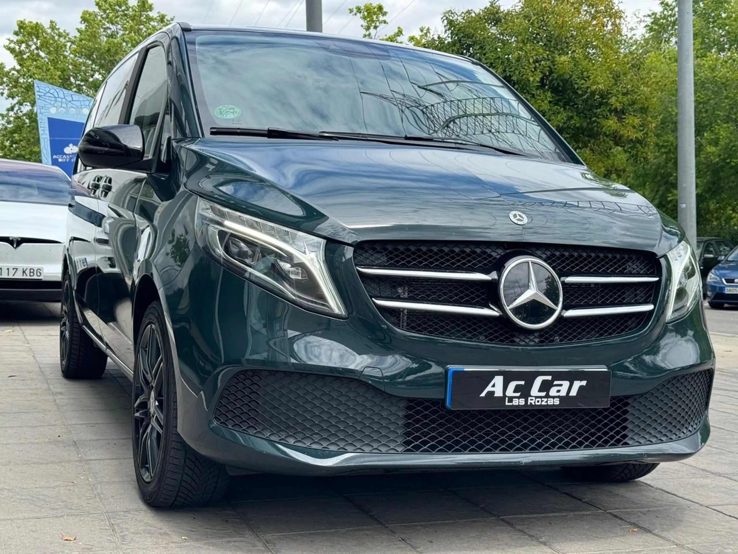 Mercedes-Benz - V