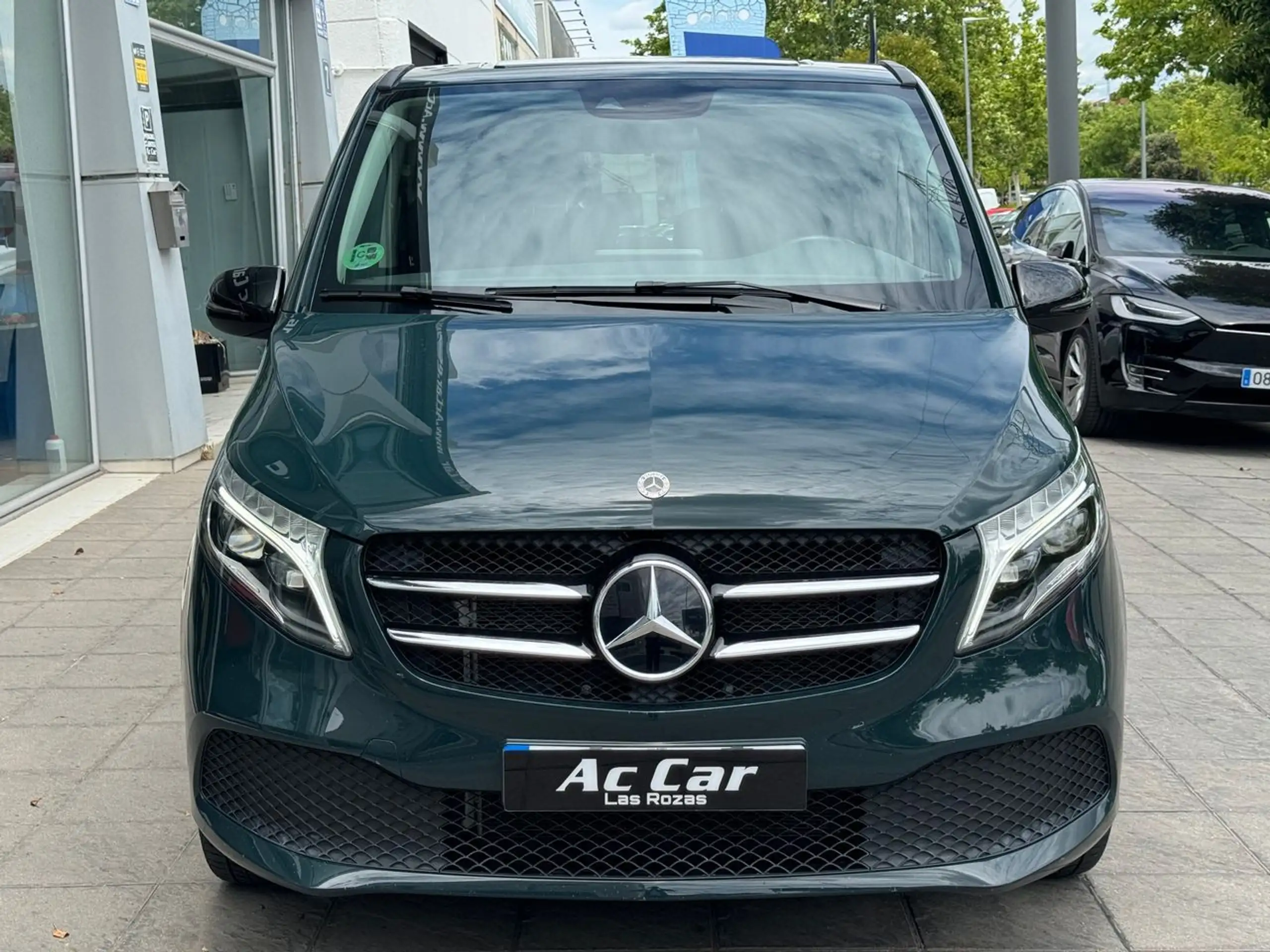 Mercedes-Benz - V