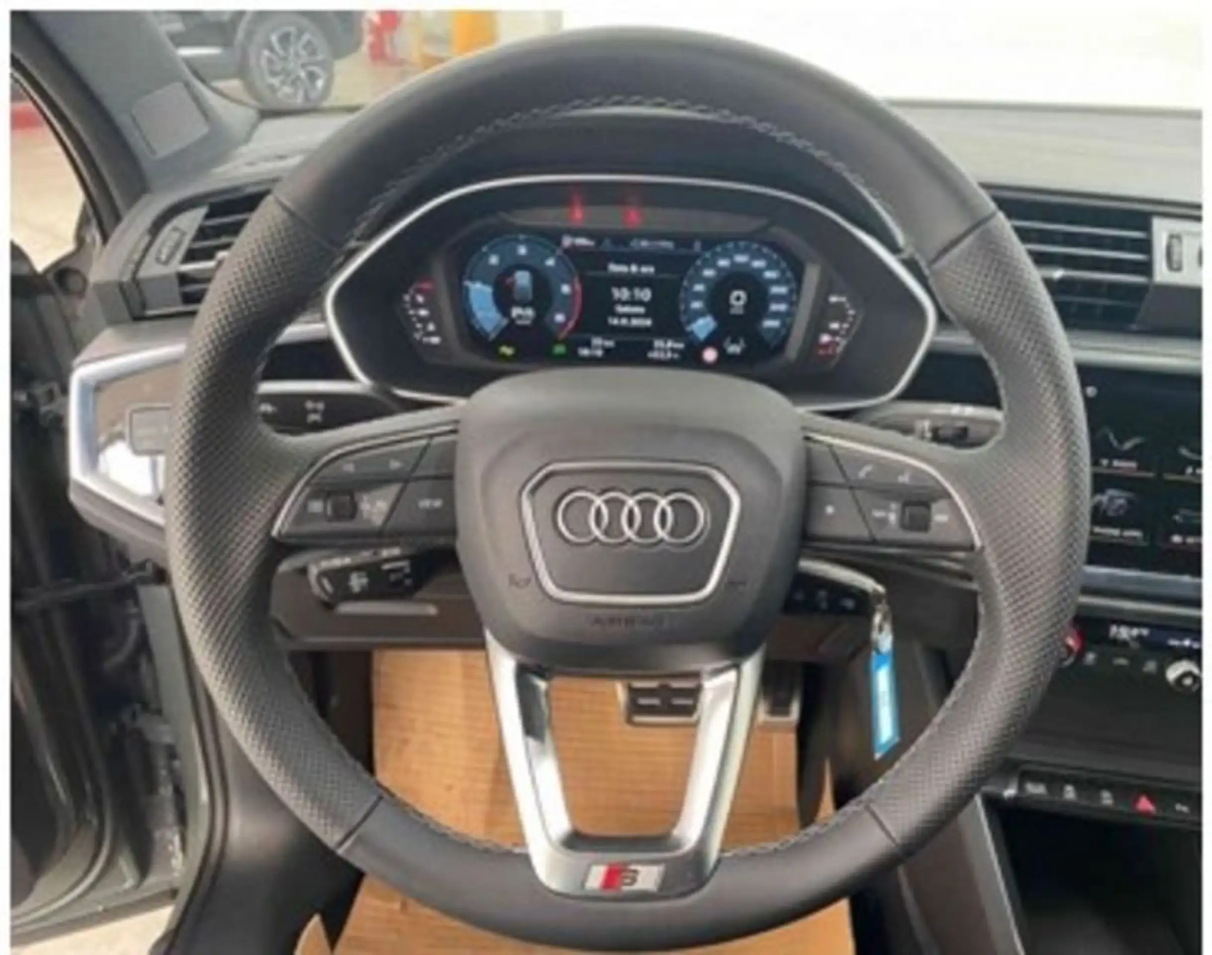 Audi - Q3