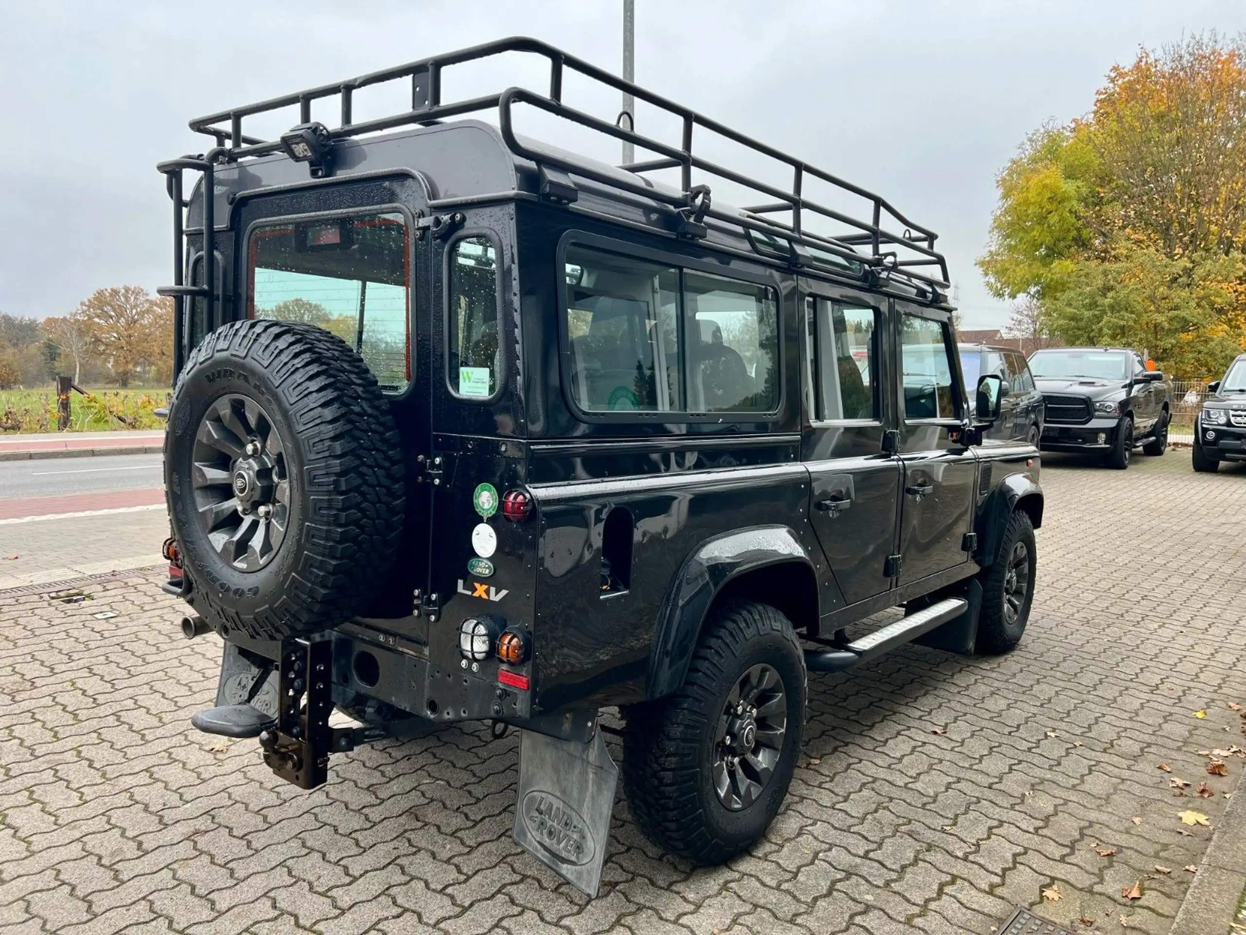 Land Rover - Defender