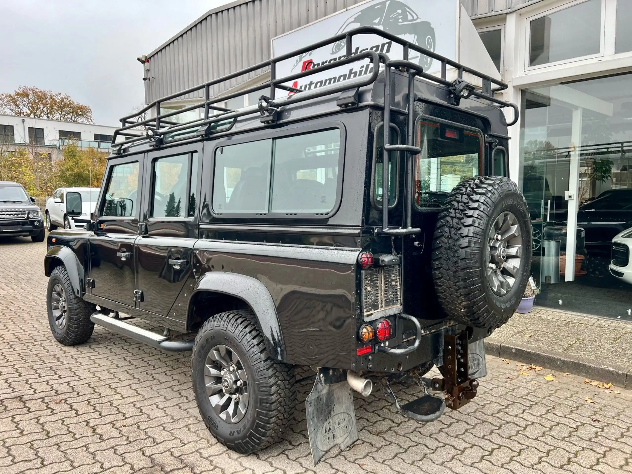 Land Rover - Defender