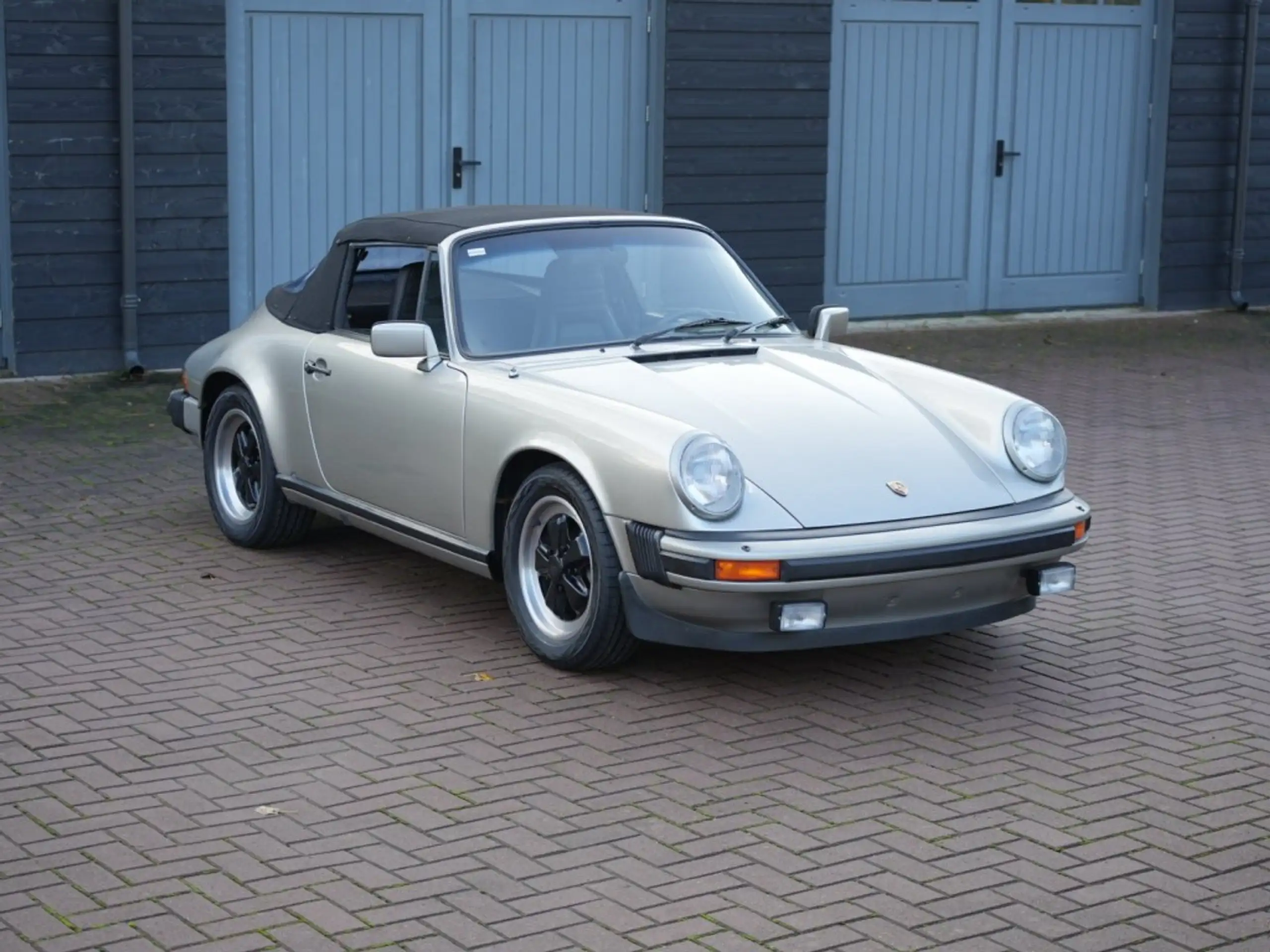 Porsche - 911