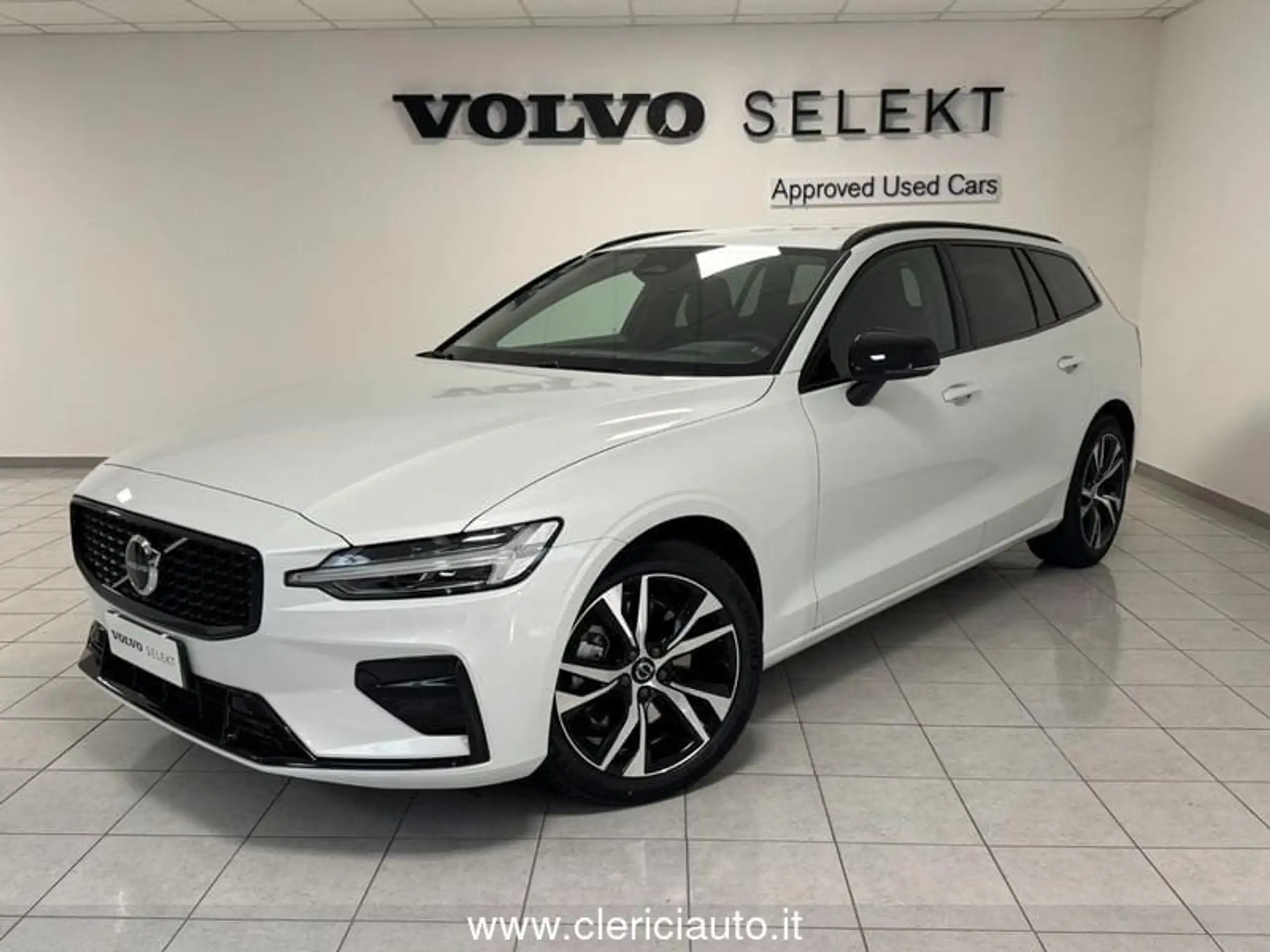 Volvo V60 2024