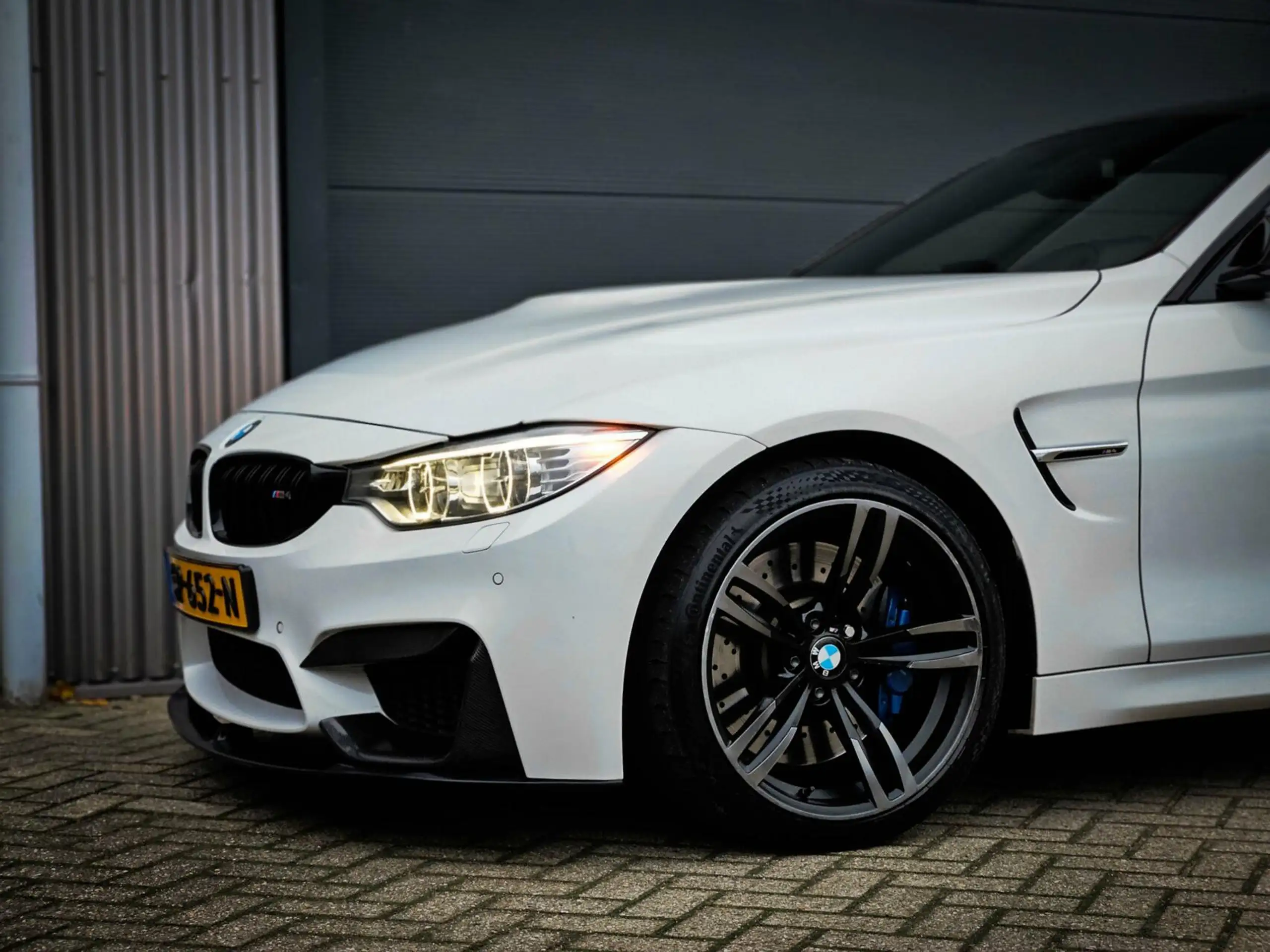 BMW - M4