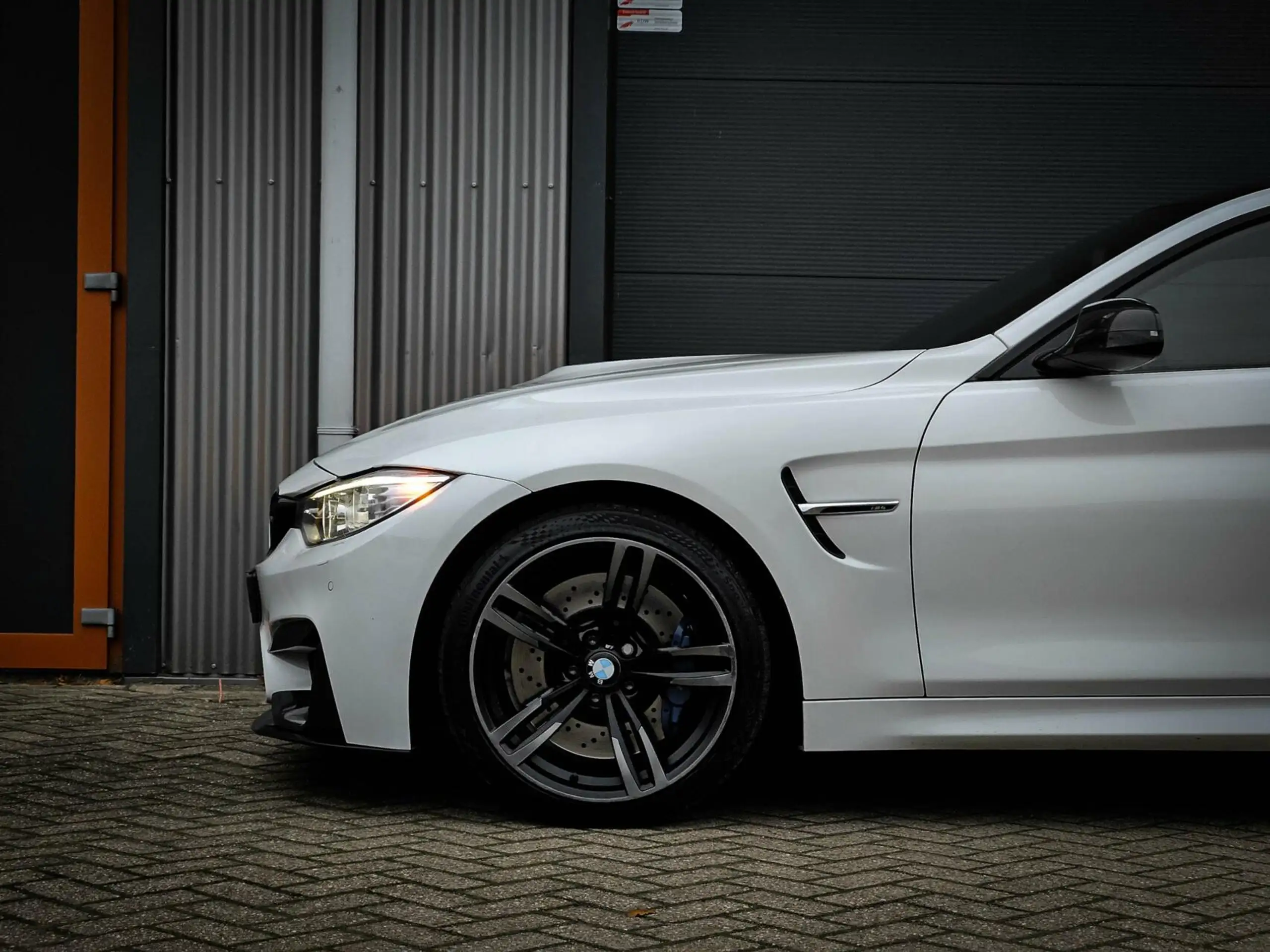 BMW - M4