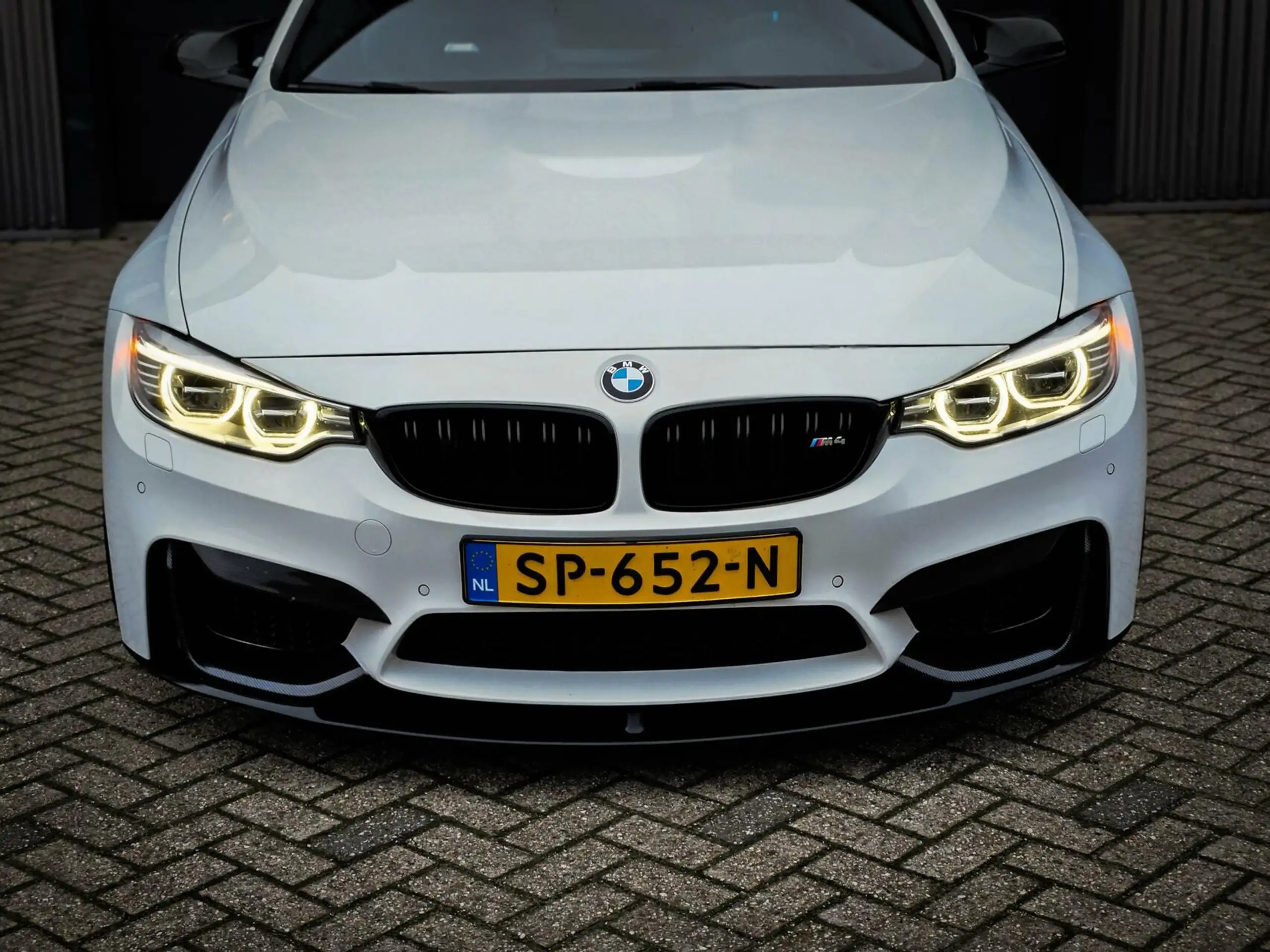 BMW - M4