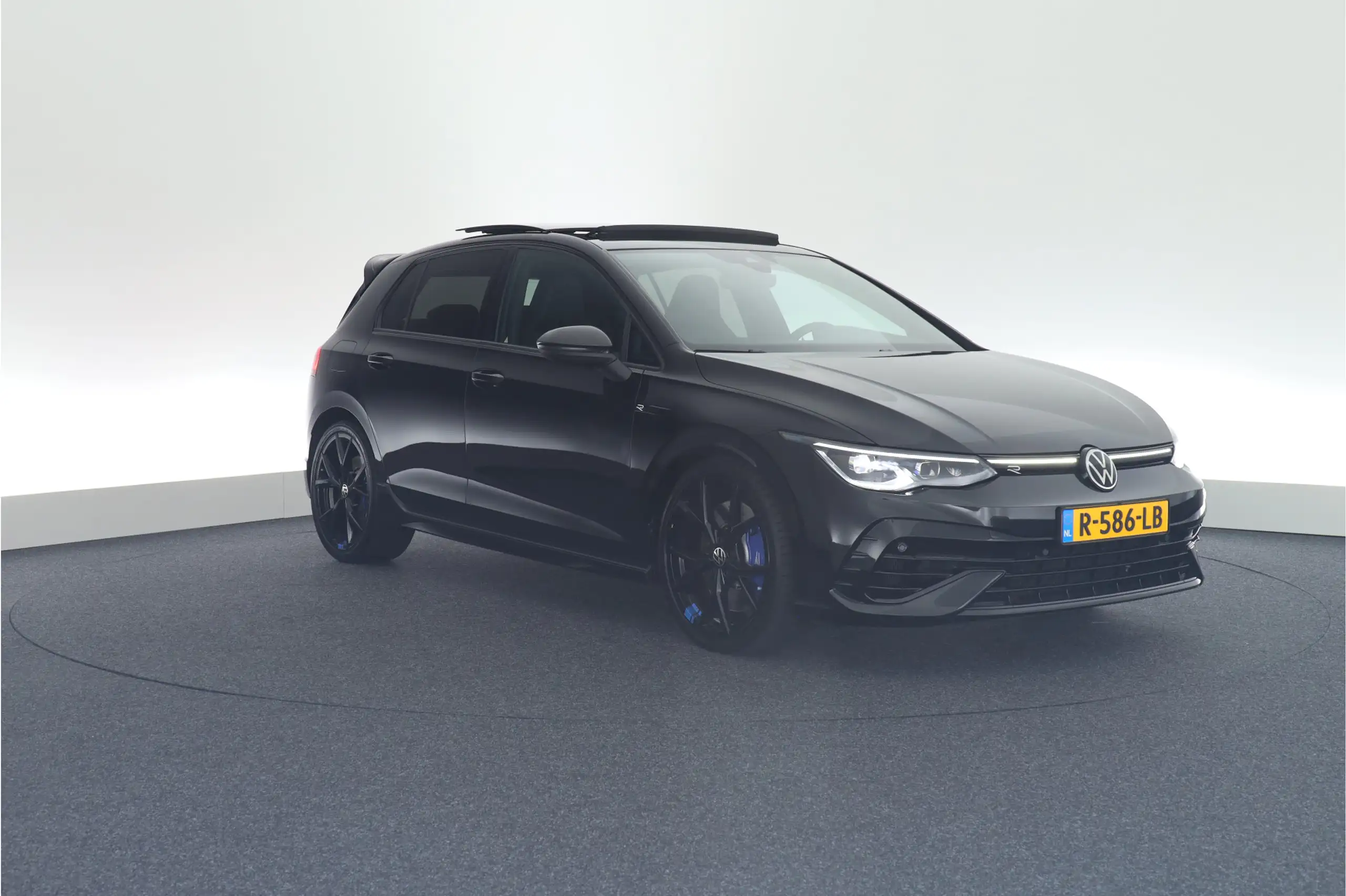 Volkswagen - Golf R