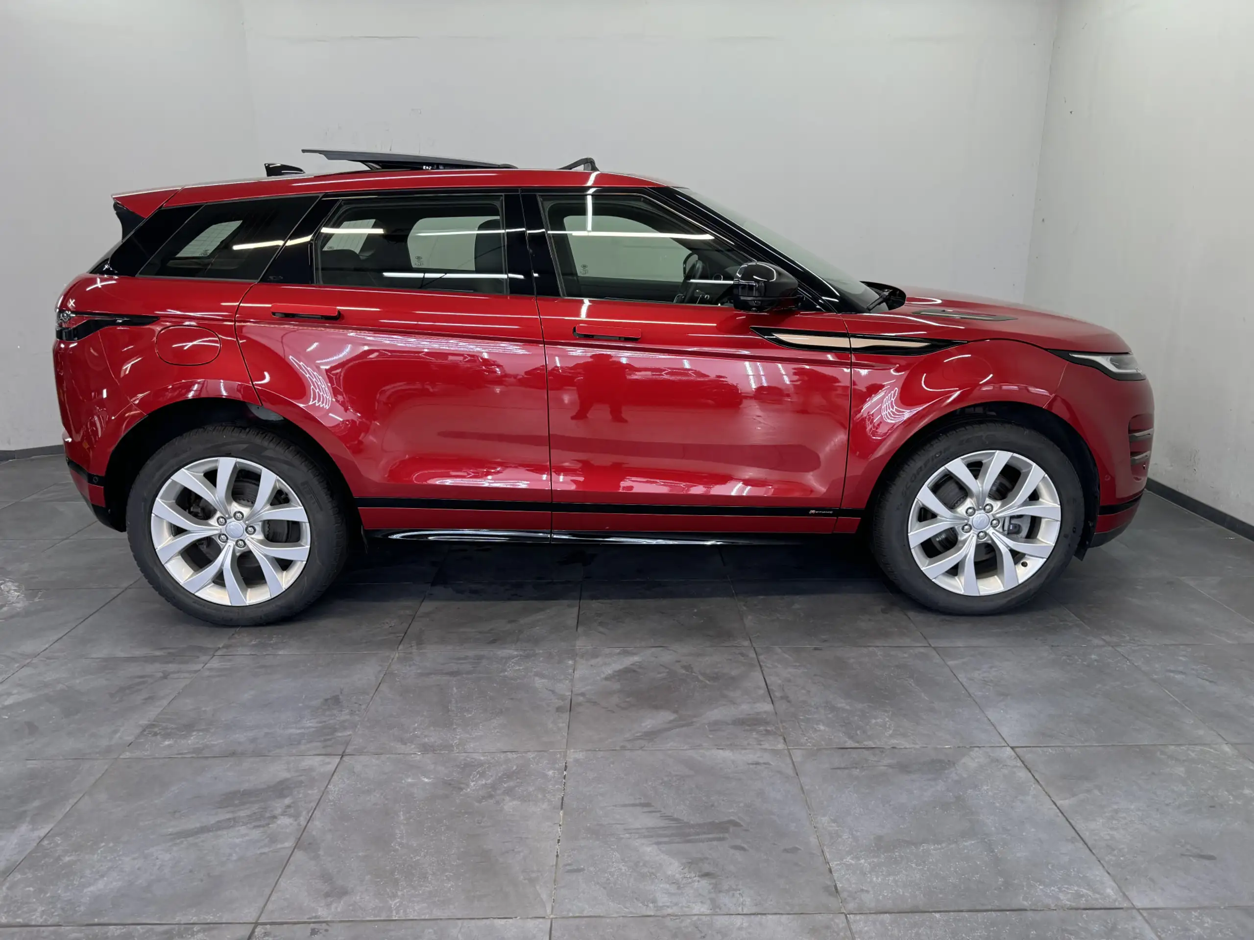 Land Rover - Range Rover Evoque