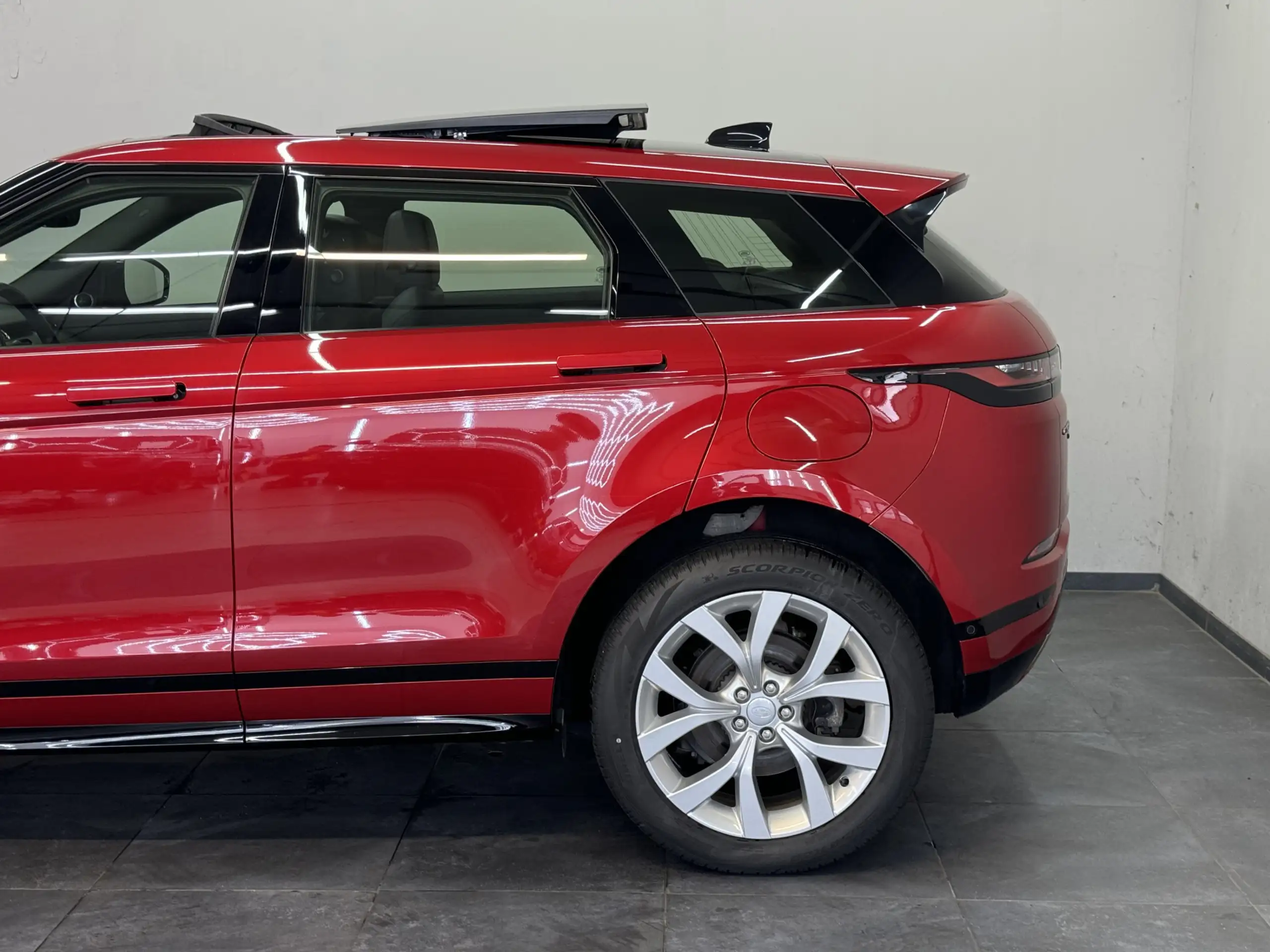 Land Rover - Range Rover Evoque