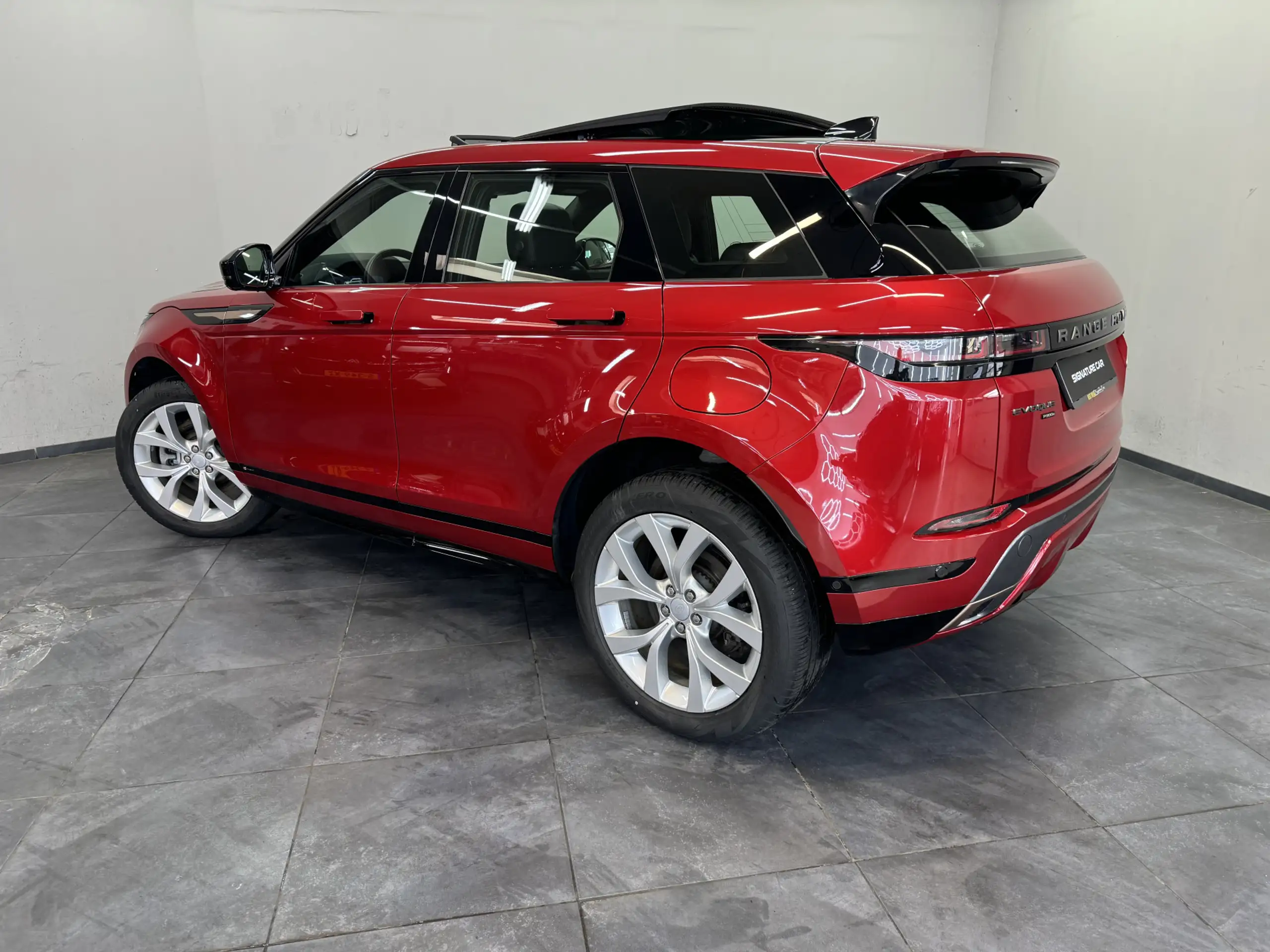 Land Rover - Range Rover Evoque