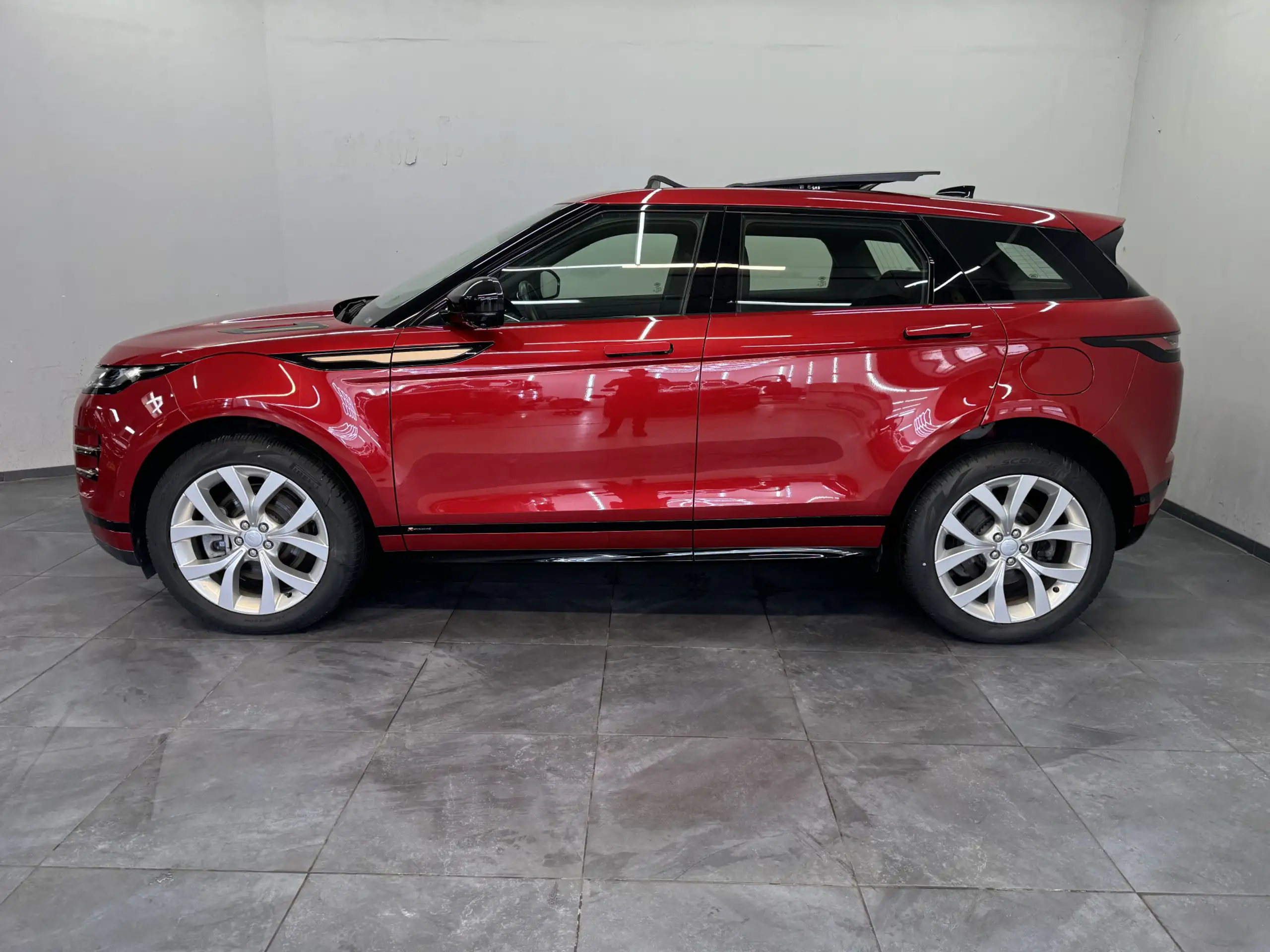 Land Rover - Range Rover Evoque