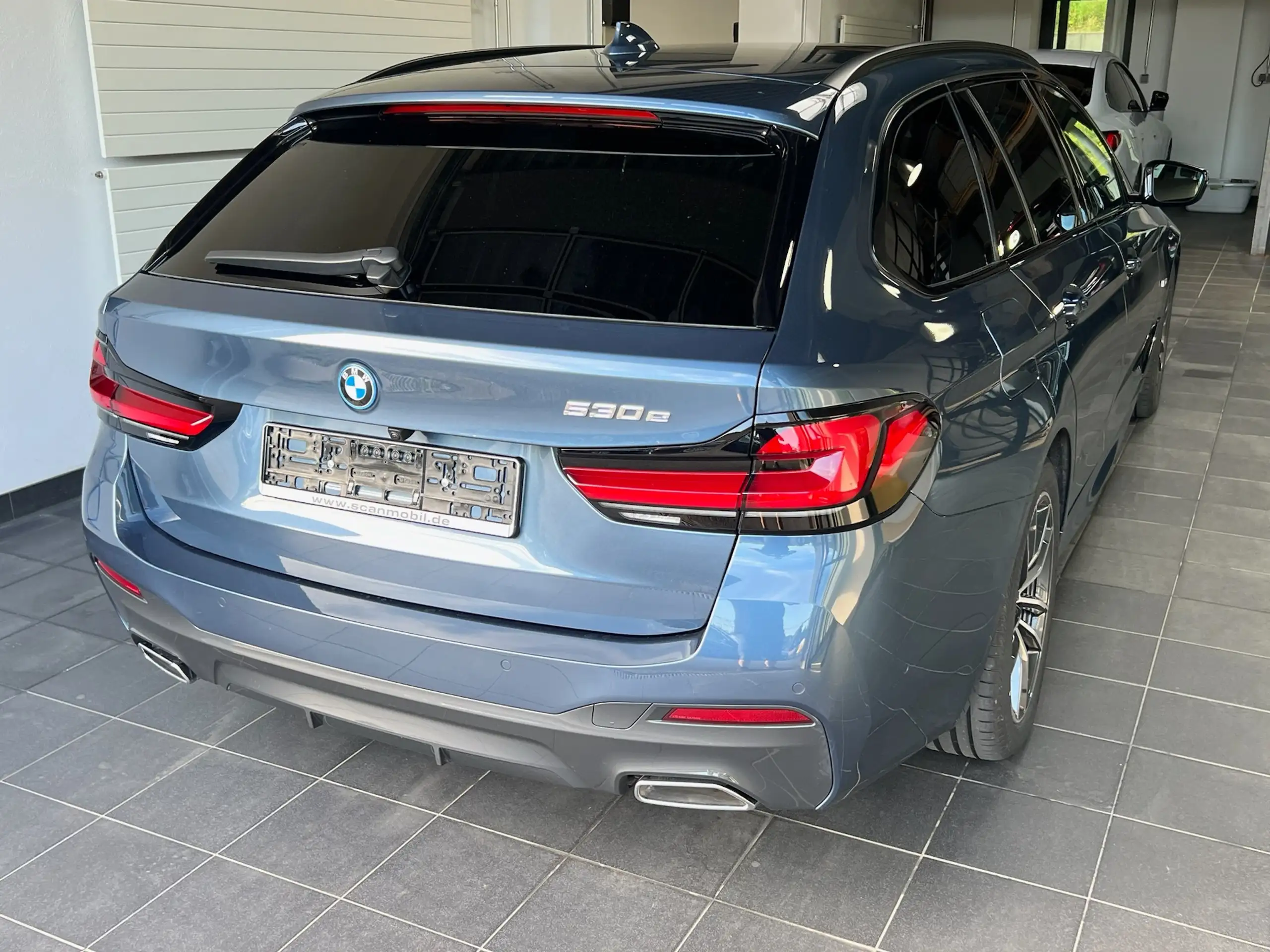 BMW - 530