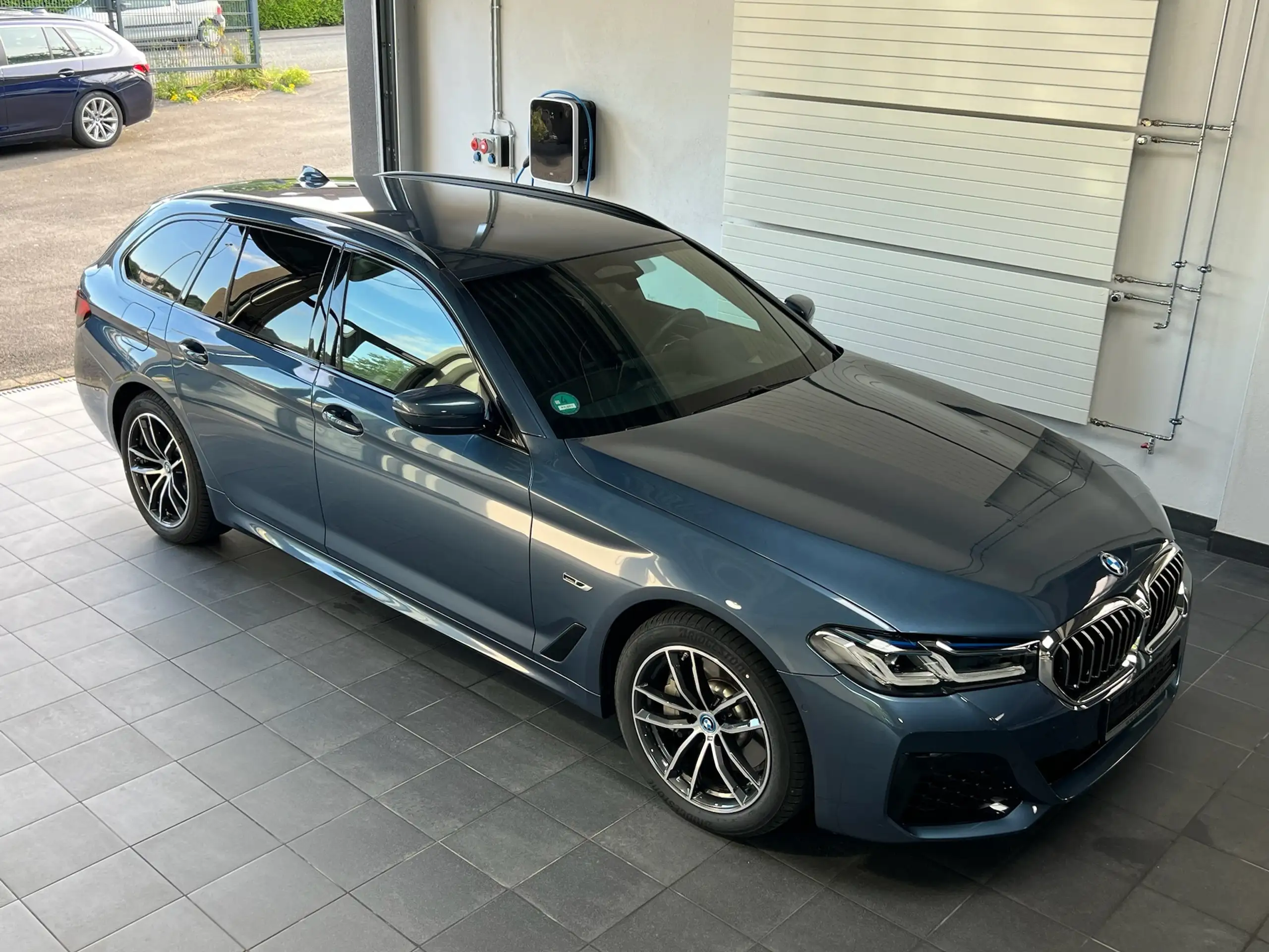 BMW - 530