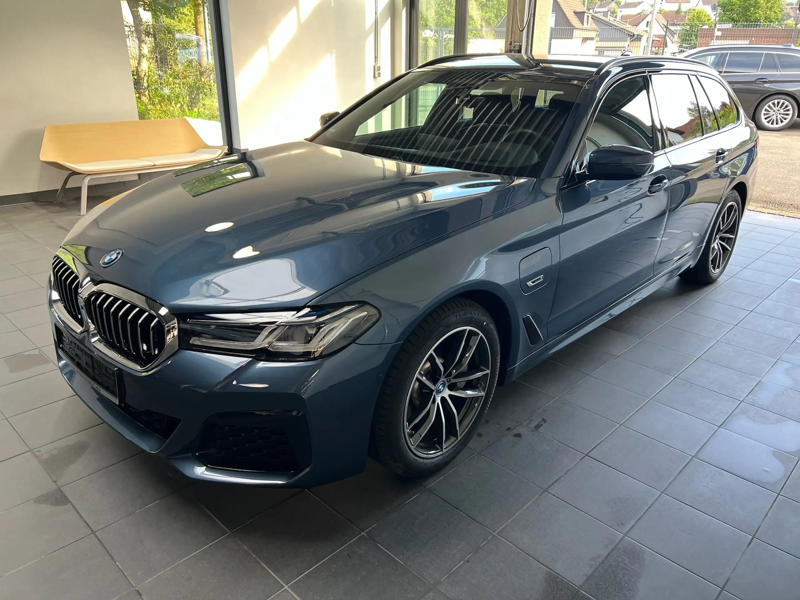 BMW - 530