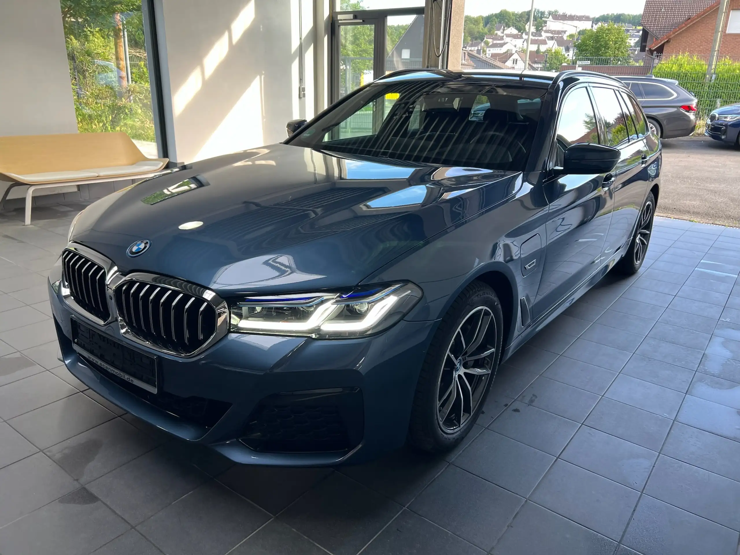 BMW - 530